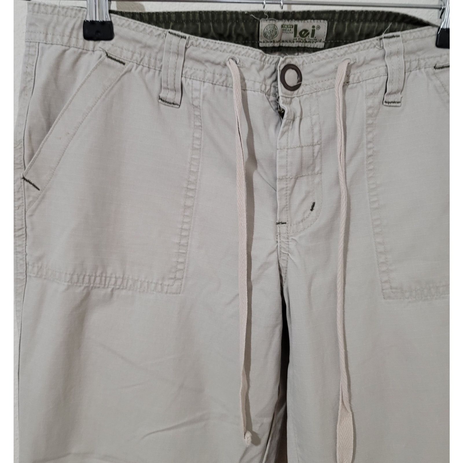 Other LEI Beige Drawstring Waist Capris 7 Juniors Roll Tab Hem Size 33" - 2 Thumbnail
