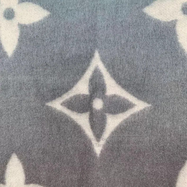 Louis Vuitton Louis Vuitton Gradational grey-blue double-sided aged tass Size ONE SIZE - 4 Thumbnail