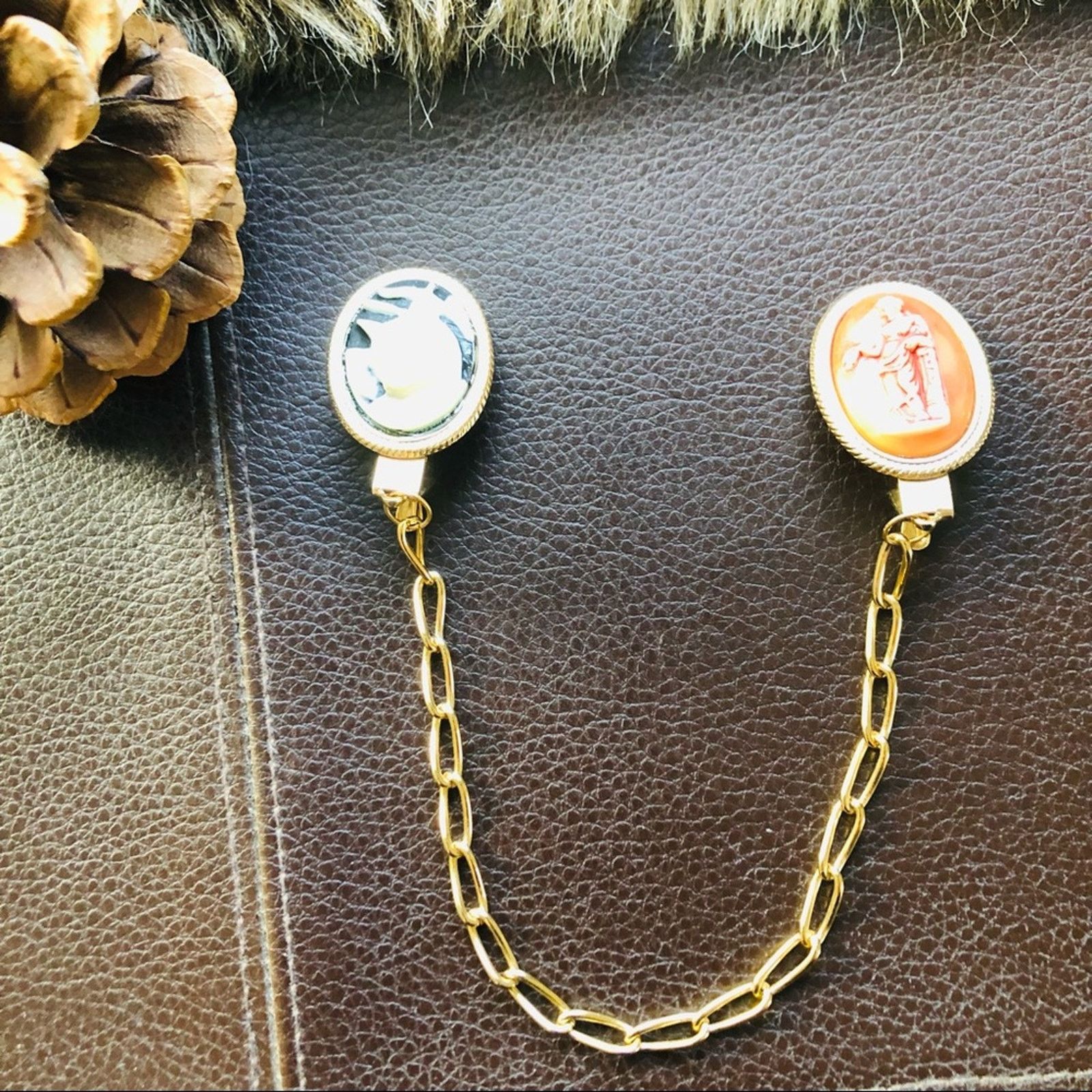 Vintage Vintage repurpose cameo scarf clothing clips with chain Size ONE SIZE - 6 Thumbnail