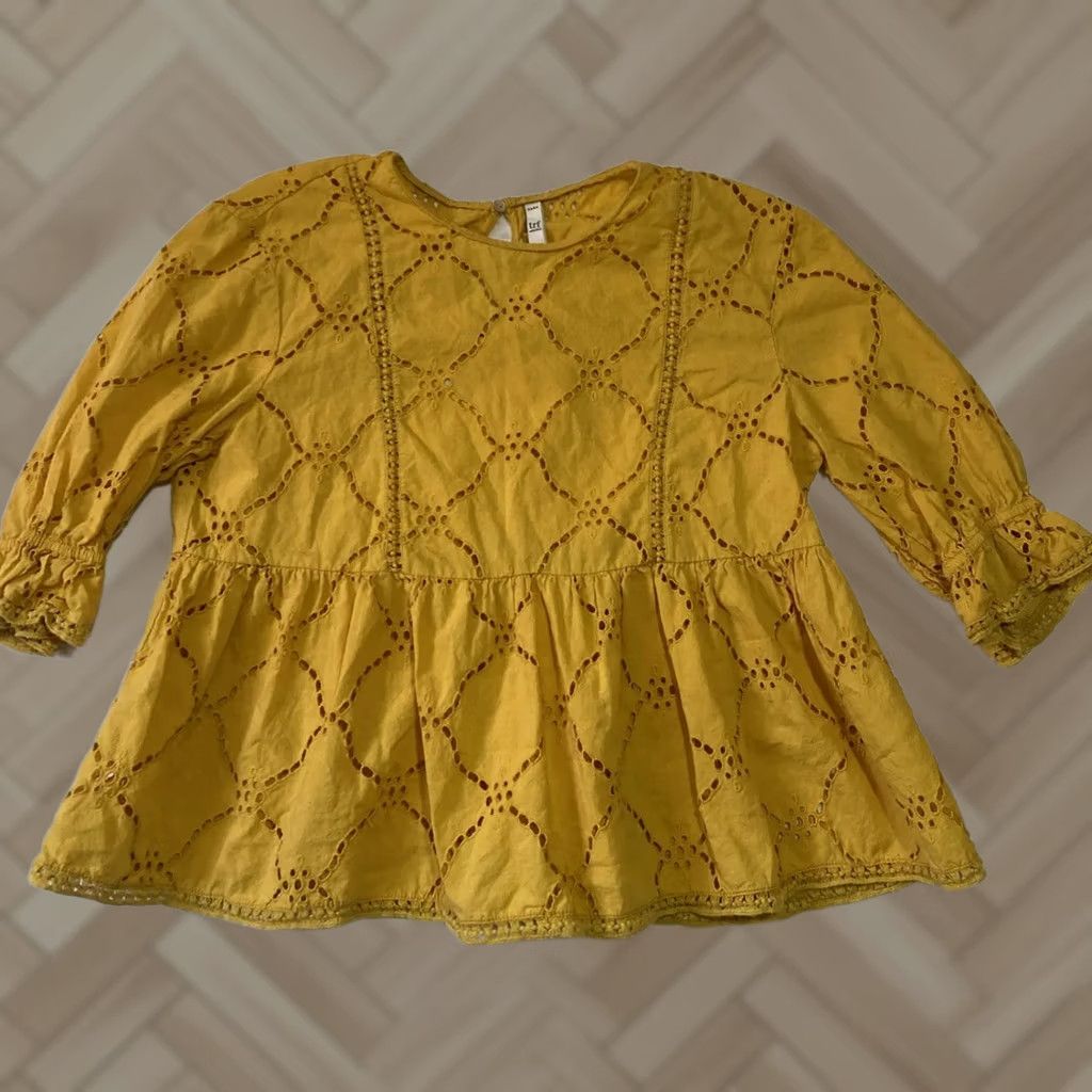 Zara ZARA Blouse Top SHIRT Round Neck Gold / 26-58 Size S Women’s Bell Sleeve Regular Modern Casual Front Button Closure Viscose 3/4 Sleeve Vintage No Size S / US 4 / IT 40 - 1 Thumbnail