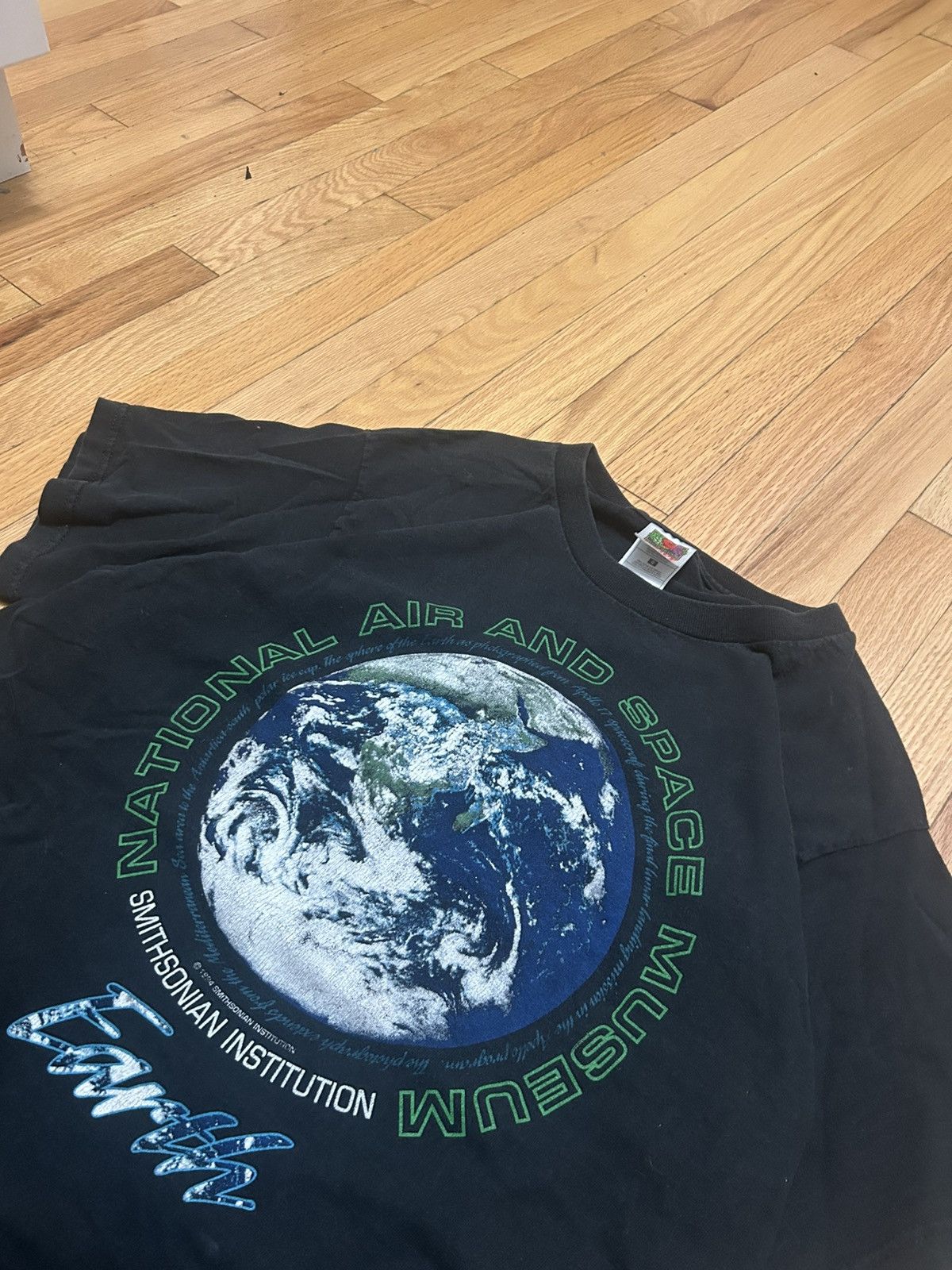 Fruit Of The Loom 1995 vintage earth tee Size US L / EU 52-54 / 3 - 1 Thumbnail