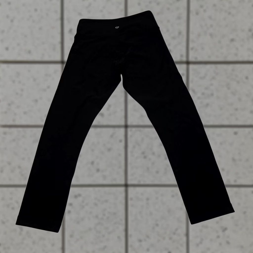 Lululemon Lululemon Black Capri Leggings Size 2 Activewear Athleisure Yoga 21” Inseam Women Size 26" / US 2 / IT 38 - 1 Thumbnail
