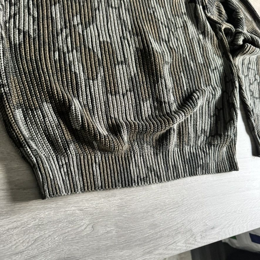 トップス Supreme Old English Printed Sweater Camo Supreme Old English Printed Sweater (SS25) - $158