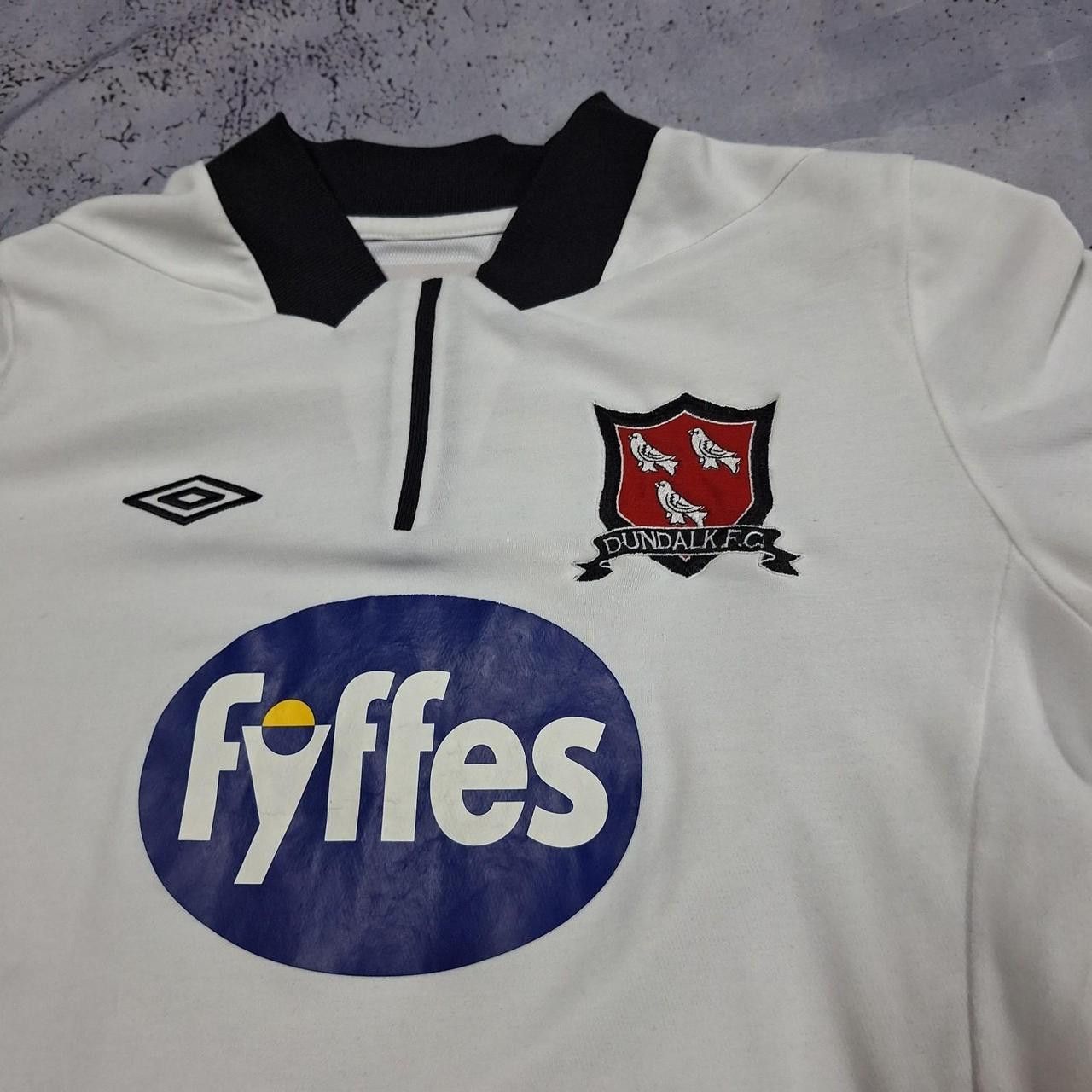 Umbro White and black Dundalk FC 2017/18 home shirt #DundalkFC Size US S / EU 44-46 / 1 - 2 Thumbnail