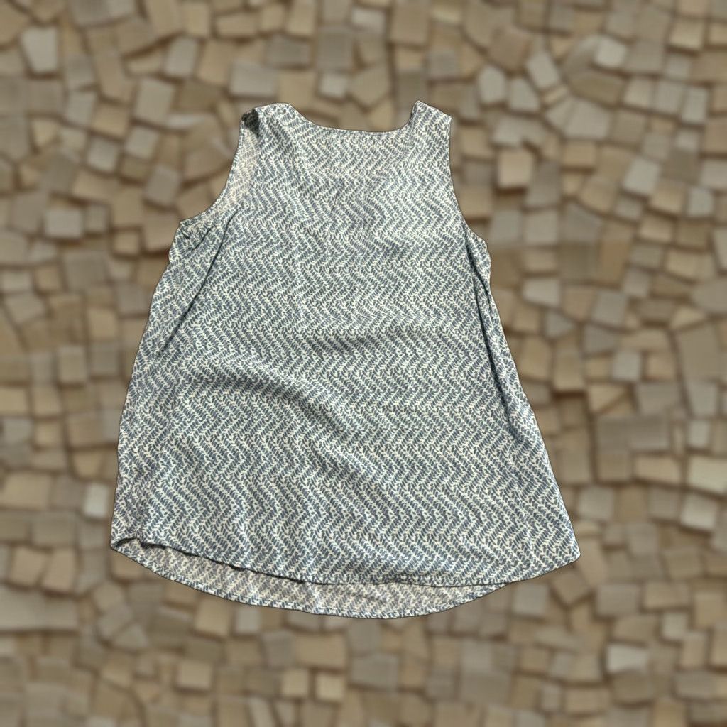 Vintage Sonoma Shirts Tank Top Women Medium Blue V-Neck Sleeveless Casual White Accent Pattern: Solid Size M / US 6-8 / IT 42-44 - 1 Thumbnail