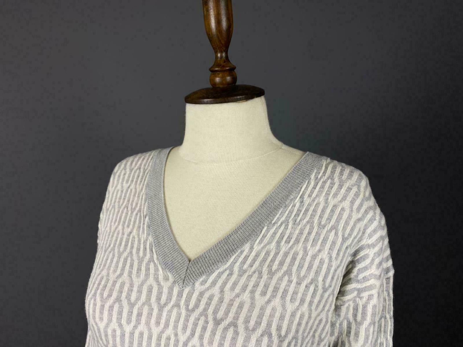 Designer Ladies Allude Grey V-Neck Wool Long Sleeve Sweater Size M Size M / US 6-8 / IT 42-44 - 2 Thumbnail