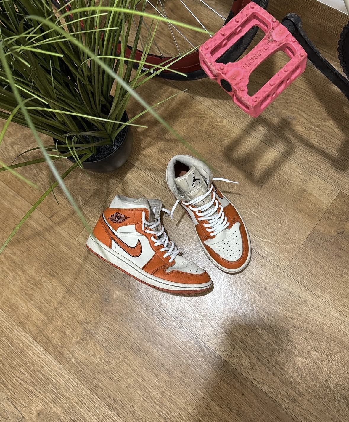 Nike VINTAGE NIKE AIR JORDAN ORANGE WMNS SNEAKERS Size US 7 / IT 37 - 1 Thumbnail