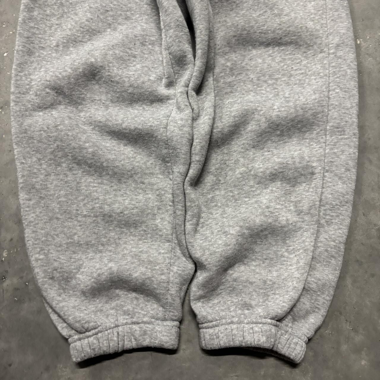 Japanese Brand × Vintage Crazy Vintage Y2K/2000s Light Grey Essential Sweatpants! Size US 32 / EU 48 - 5 Thumbnail