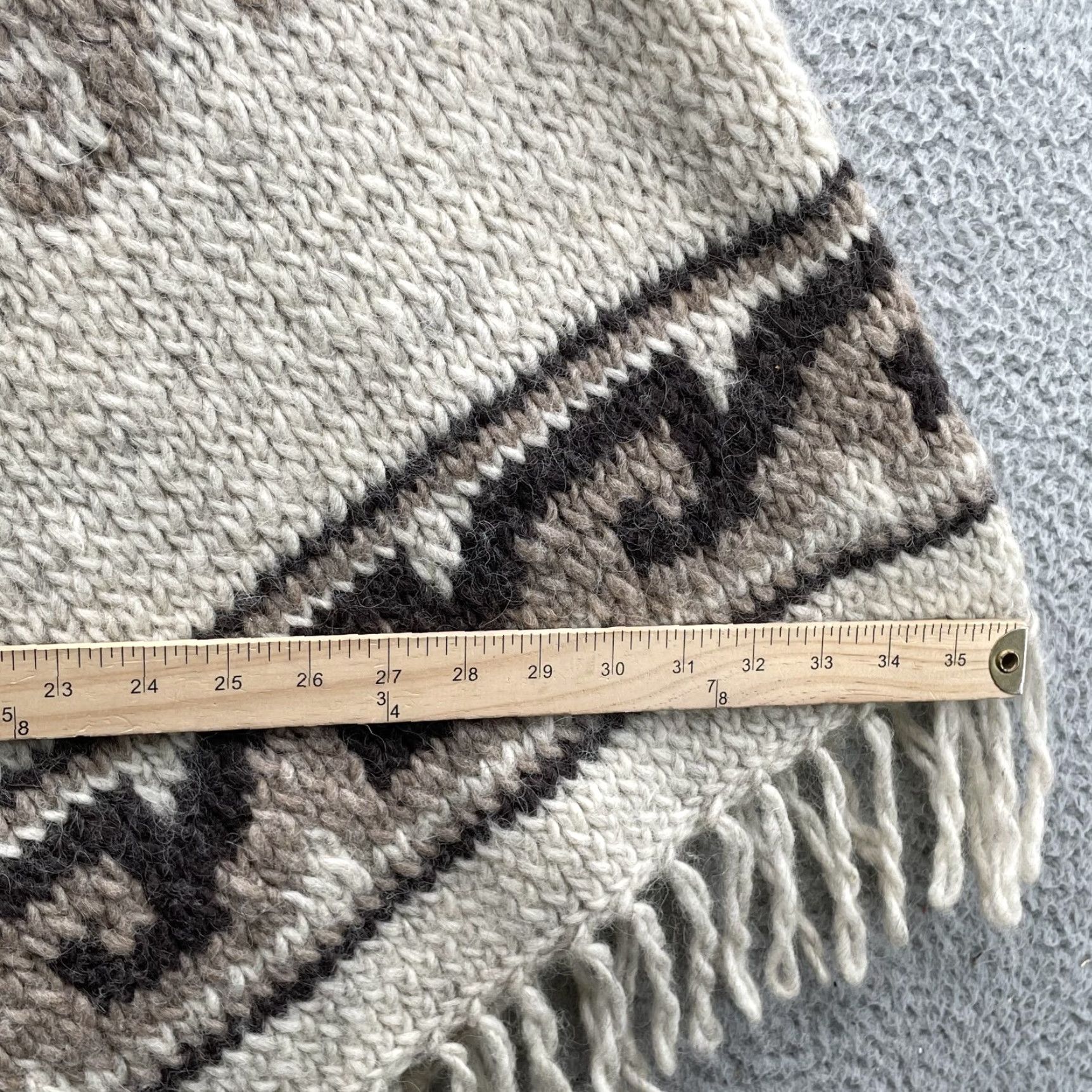 Vintage VINTAGE Artisinal Poncho Sweater Womens OSFA Beige Chunky Hand Knit Minimalist 90's Boho Geometric Pullover Size ONE SIZE - 6 Thumbnail