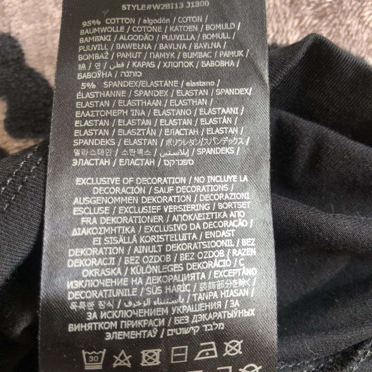 Guess Authentic Guess Big Logo Traingle Leo T-shirt Size XS / US 0-2 / IT 36-38 - 6 Thumbnail