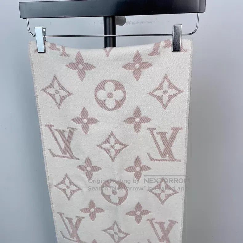 Louis Vuitton Louis Vuitton Dry Rose Pink Wool Scarf Size ONE SIZE - 4 Thumbnail
