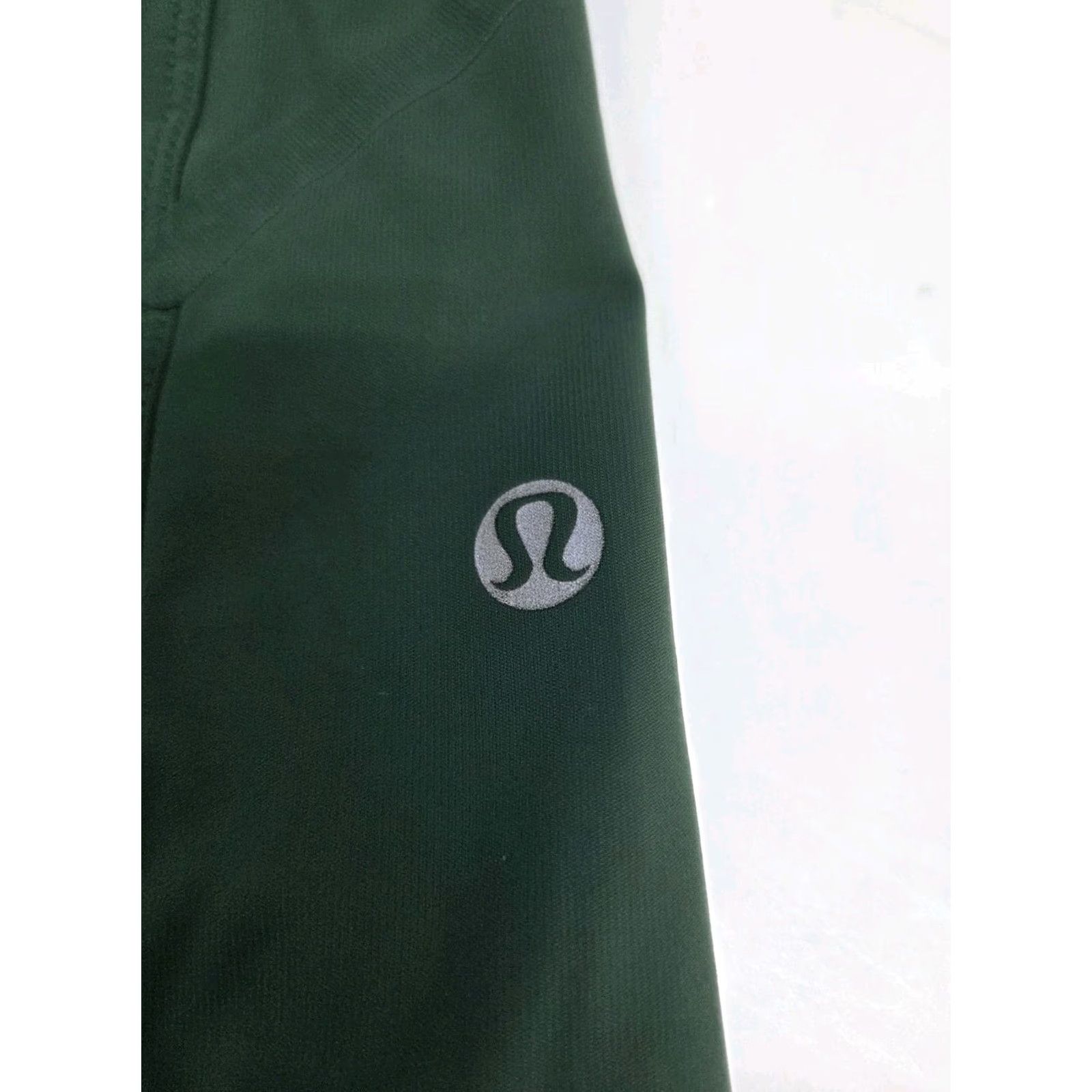 Lululemon Lululemon Men’s Active Green/ Black Shorts Drawstring Side Zip 32 L 10in Inseam Athletic Moisture Wicking Quick Dry Breathable Easy Care Comfort Size US 33 - 6 Thumbnail