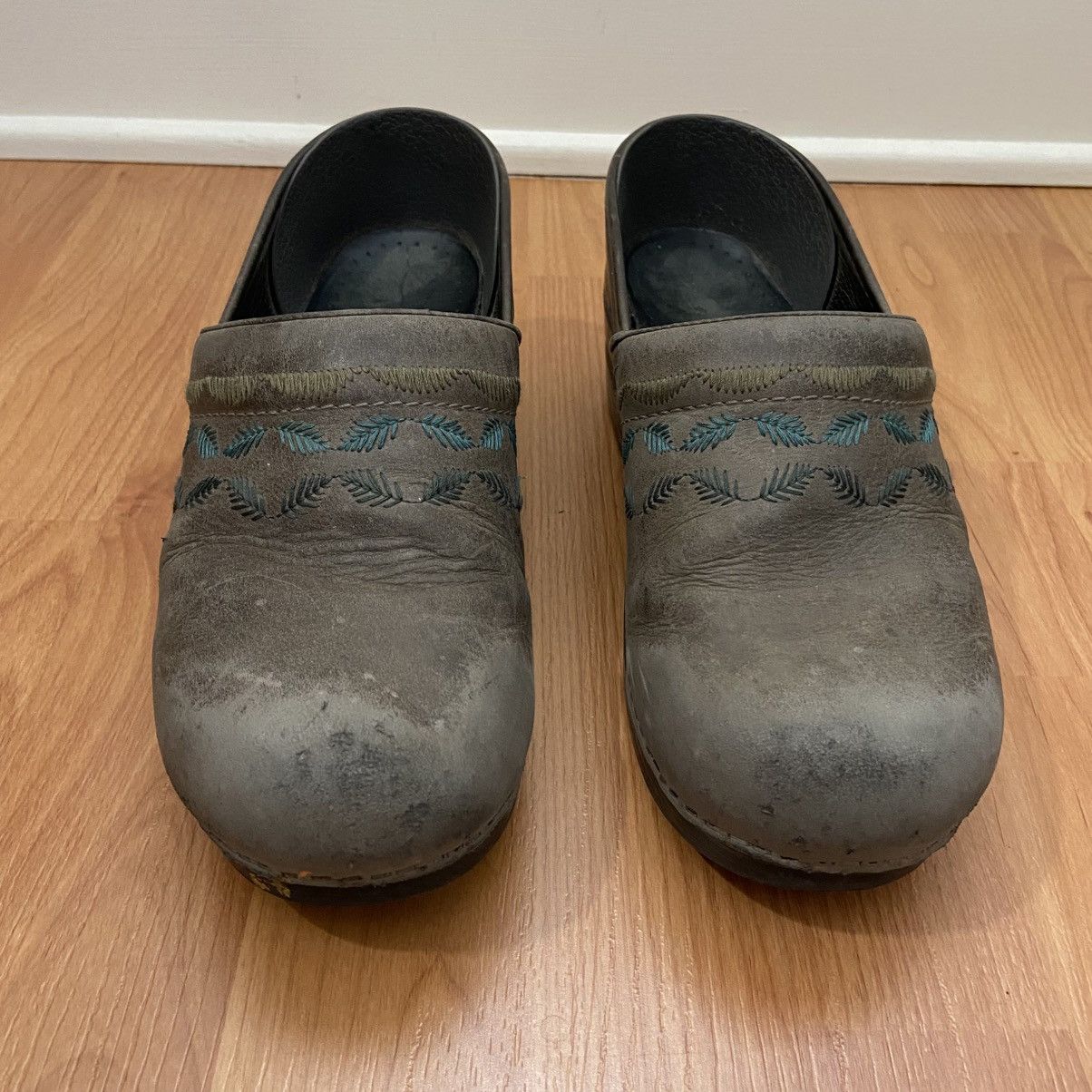 Dansko Dansko Women’s Distressed Leaf Boho Clogs Size 39 Size US 9 / IT 39 - 2 Thumbnail