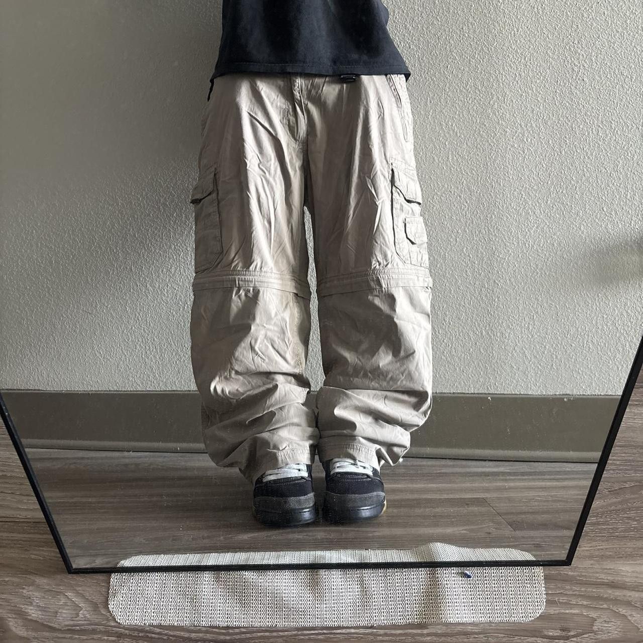 Vintage Crazy Vintage Y2K/2000s Khaki Cream Streetwear Workwear Utility Cargo Pants/Shorts! 34x30 Size US 34 / EU 50 - 1 Thumbnail
