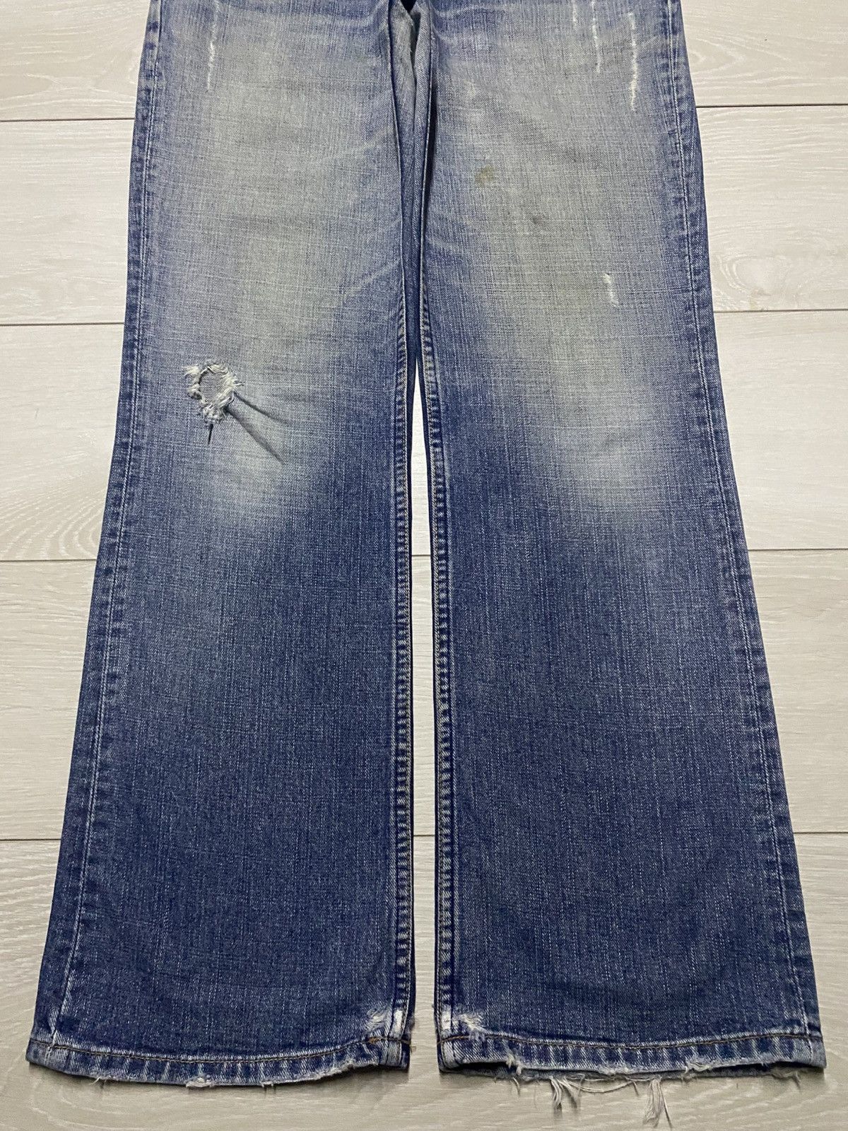 Levi's Vintage Levis Light Wash Distressed Flare Jeans Size US 32 / EU 48 - 5 Thumbnail