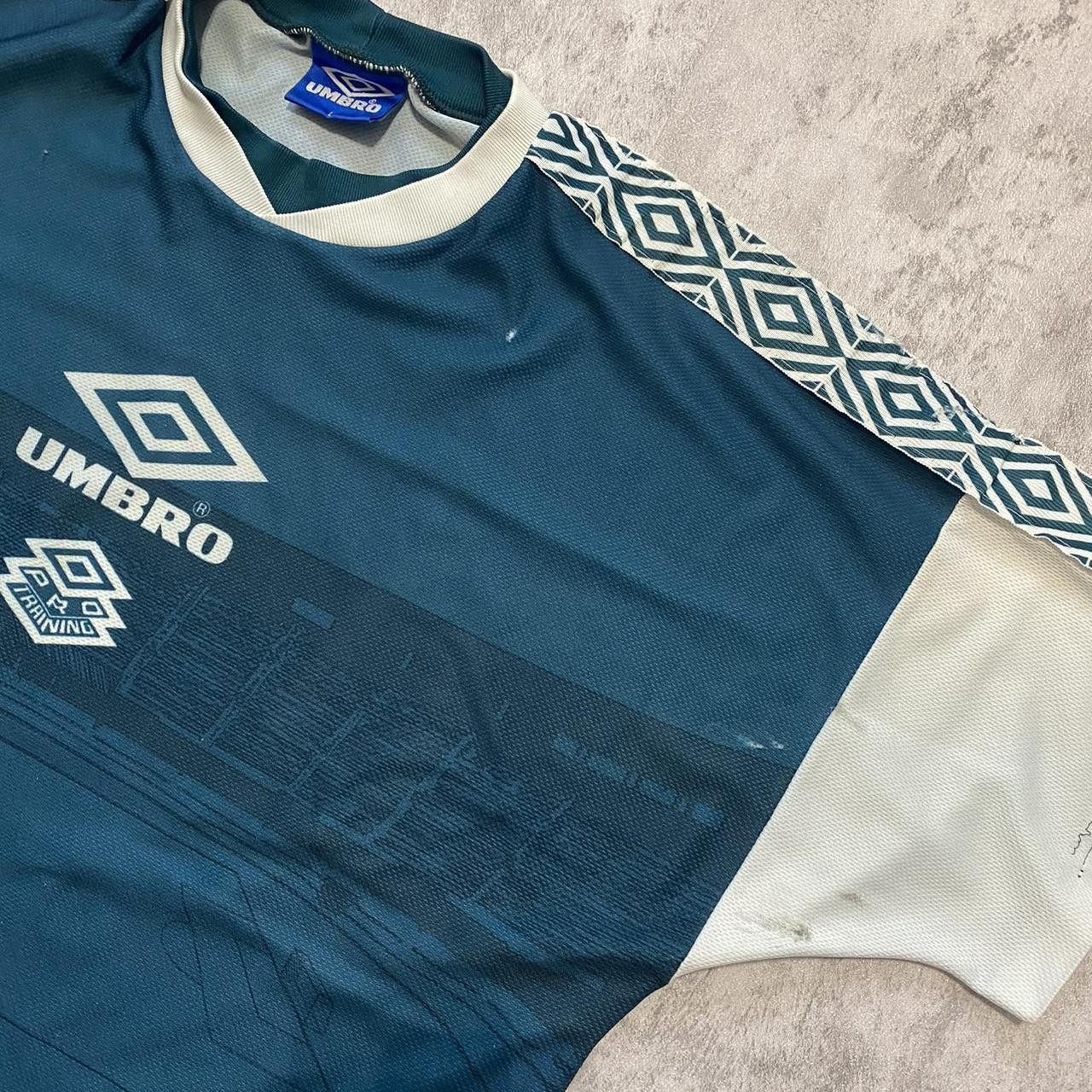 Umbro 90s Vintage Retro Football Sportswear T-shirt Boxy Size US L / EU 52-54 / 3 - 4 Thumbnail