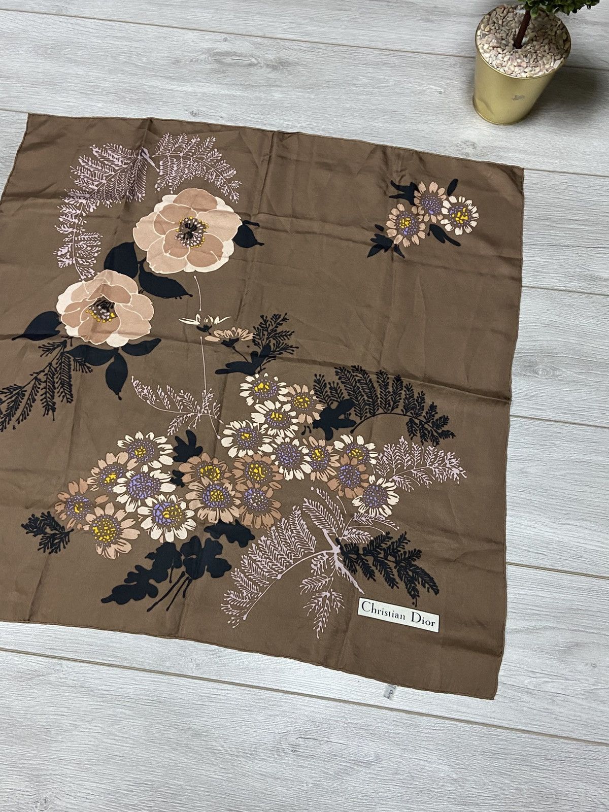 Christian Dior Monsieur Christian Dior flowers 💐 vintage silk floral France scarf Size ONE SIZE - 3 Thumbnail
