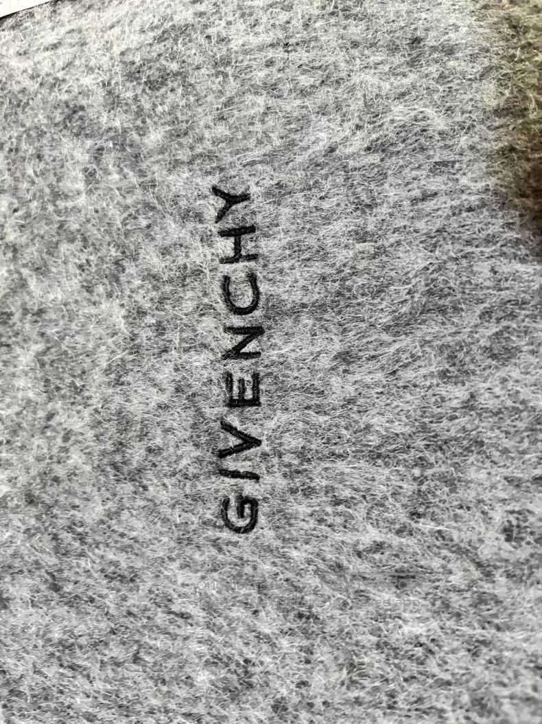 Givenchy Givenchy Grey wool sweater, size M, front black embroidery Size US M / EU 48-50 / 2 - 5 Thumbnail