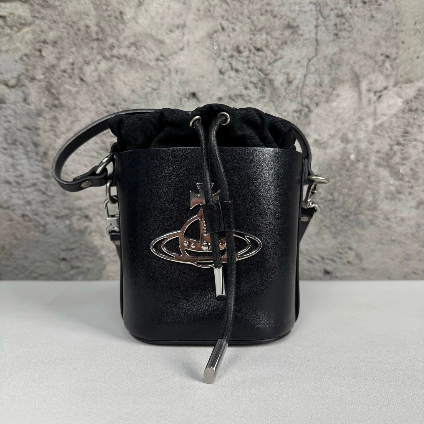 Vivienne Westwood Vivienne Westwood Bucket Bag Used Size ONE SIZE - 1 Thumbnail