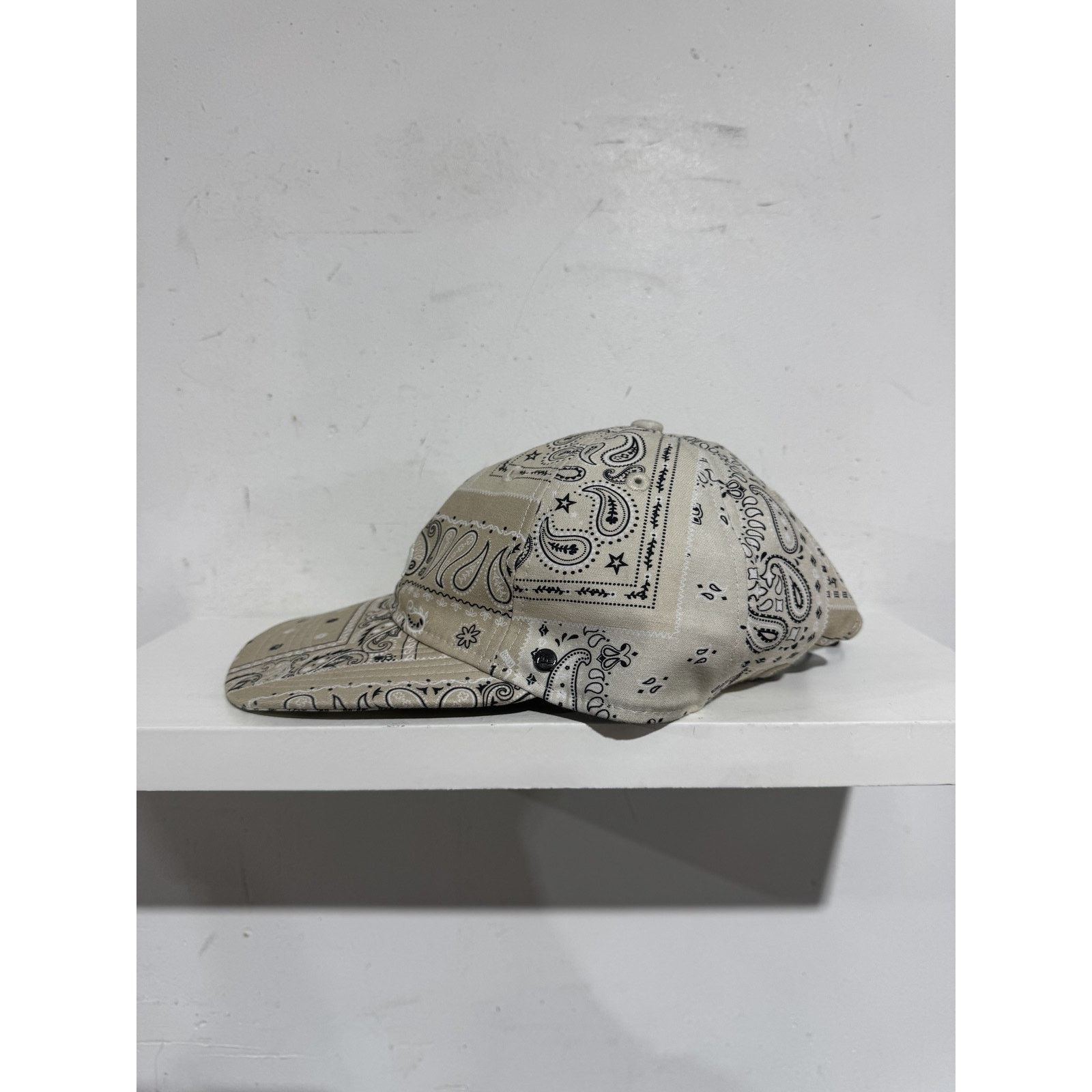 Kith KITH NEW ERA BANDANA TAN PAISLEY HAT PREOWNED Size ONE SIZE - 4 Thumbnail