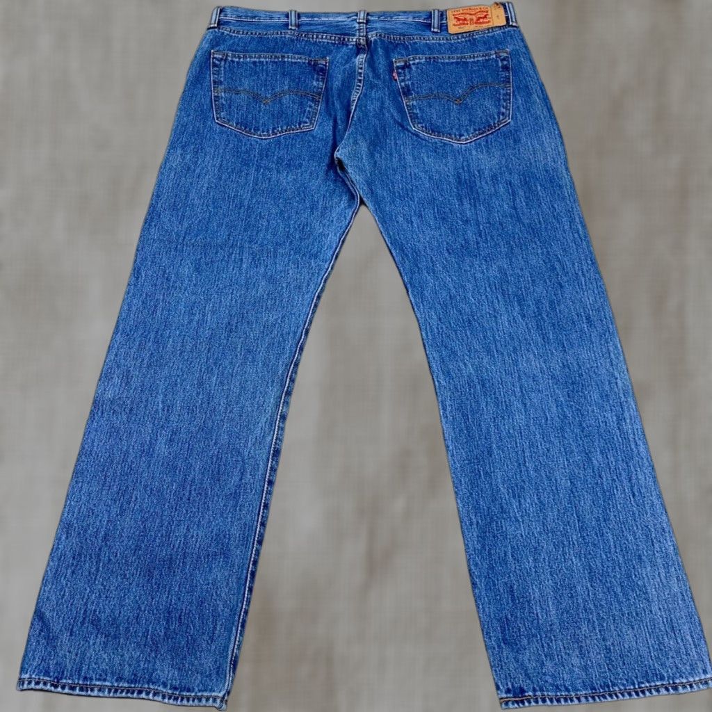 Levi's Levi's 501 Jeans Men 40x32 Straight Regular Medium Wash Blue Button Fly Size US 40 / EU 56 - 1 Thumbnail