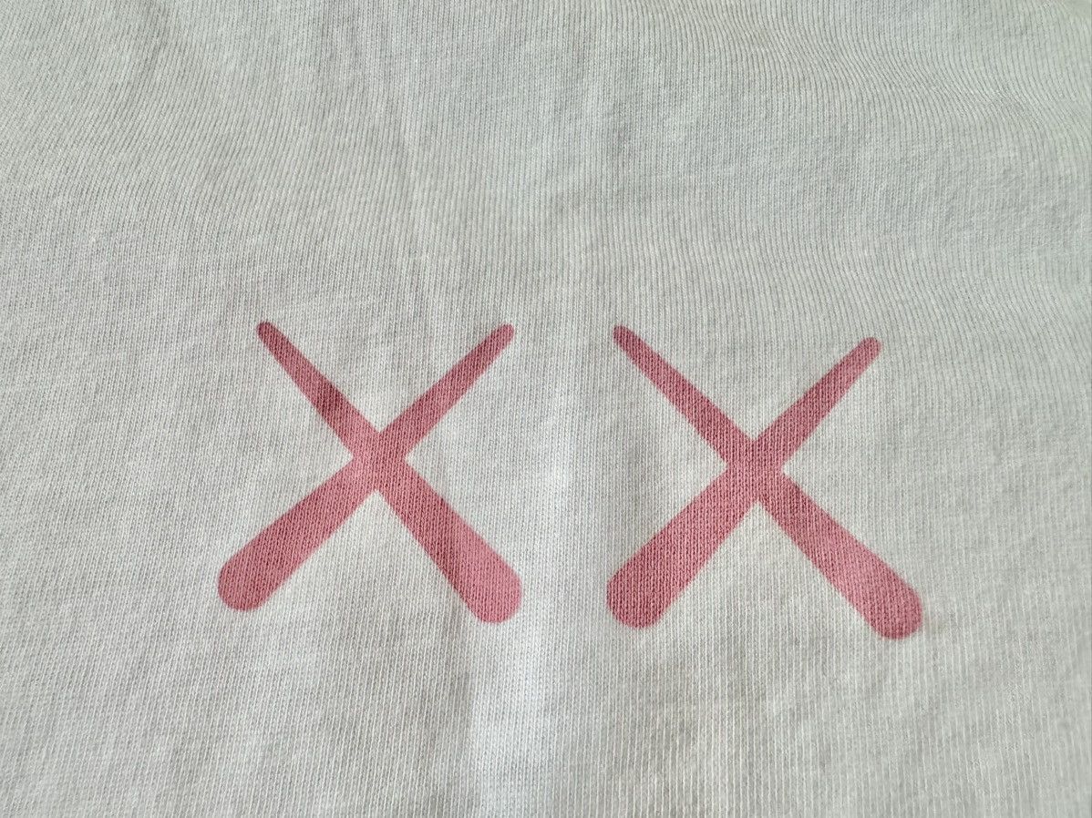 Kaws × Uniqlo Medium Kaws Time Off Tee White Uniqlo UT T-Shirt Figure Size US M / EU 48-50 / 2 - 8 Thumbnail