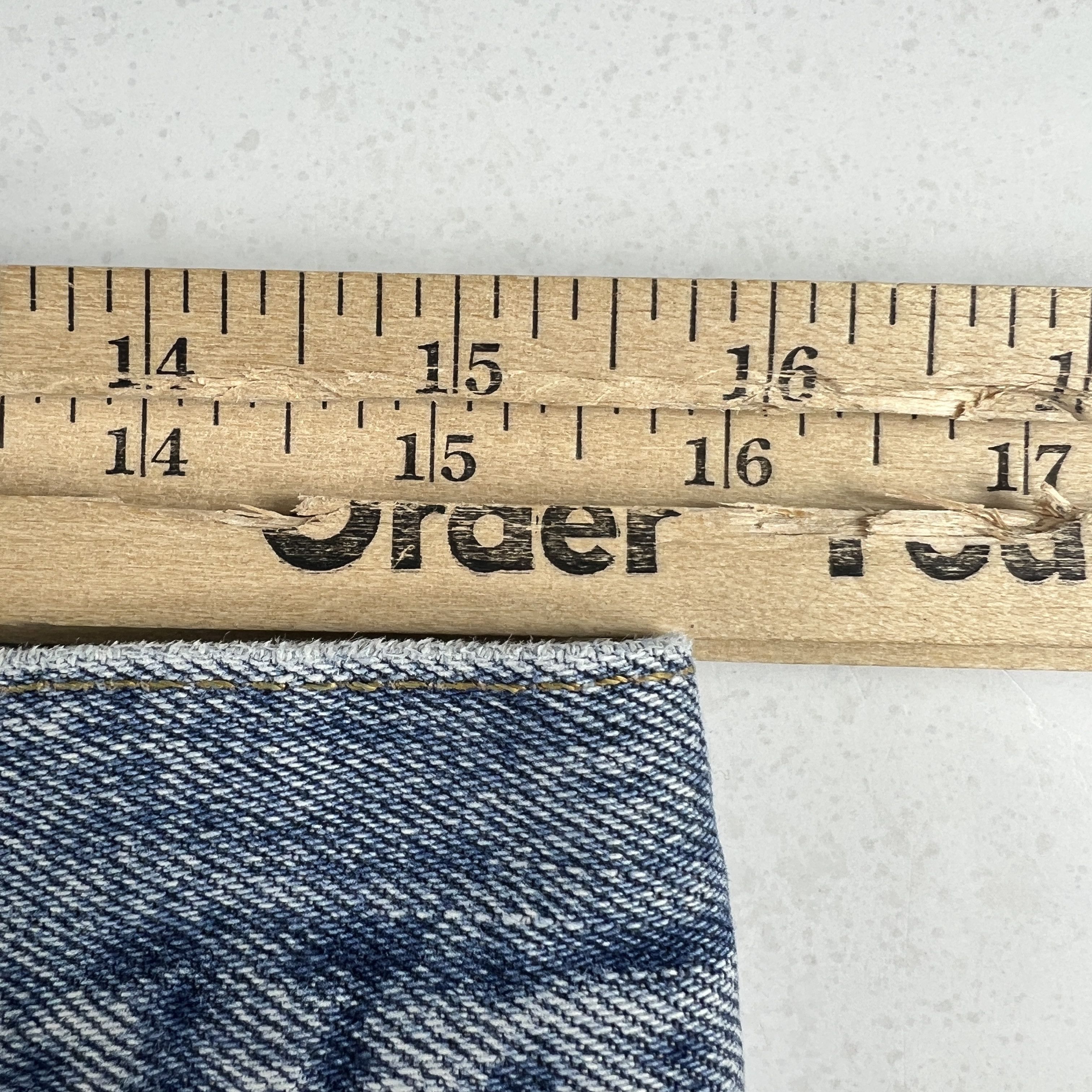 Levi's × Vintage Y2K Levi's Jeans Shorts 560 Loose Faded Cut Off Denim Jorts Size US 31 - 21 Thumbnail