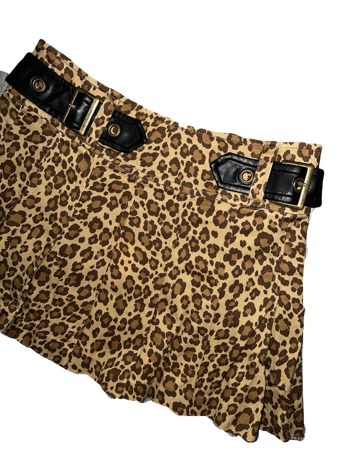 Japanese Brand Leopard pleated mini skirt 🧛🏻‍♀️🖤 Size 27" / US 4 / IT 40 - 4 Thumbnail