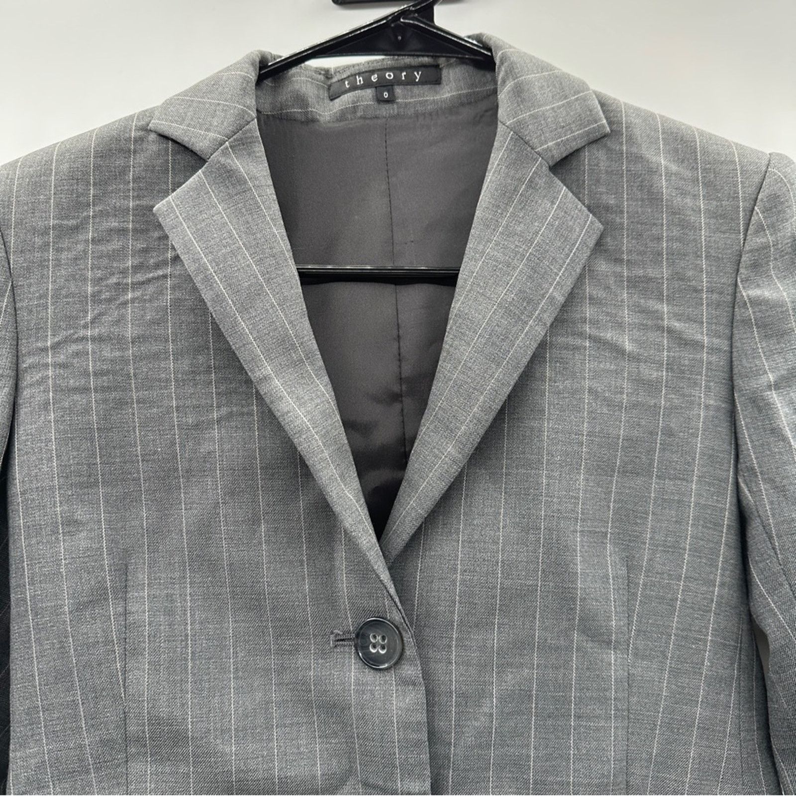 Theory Theory Gray & White Virgin Wool Pinstripe Blazer Sz 0 Size XS / US 0-2 / IT 36-38 - 2 Thumbnail