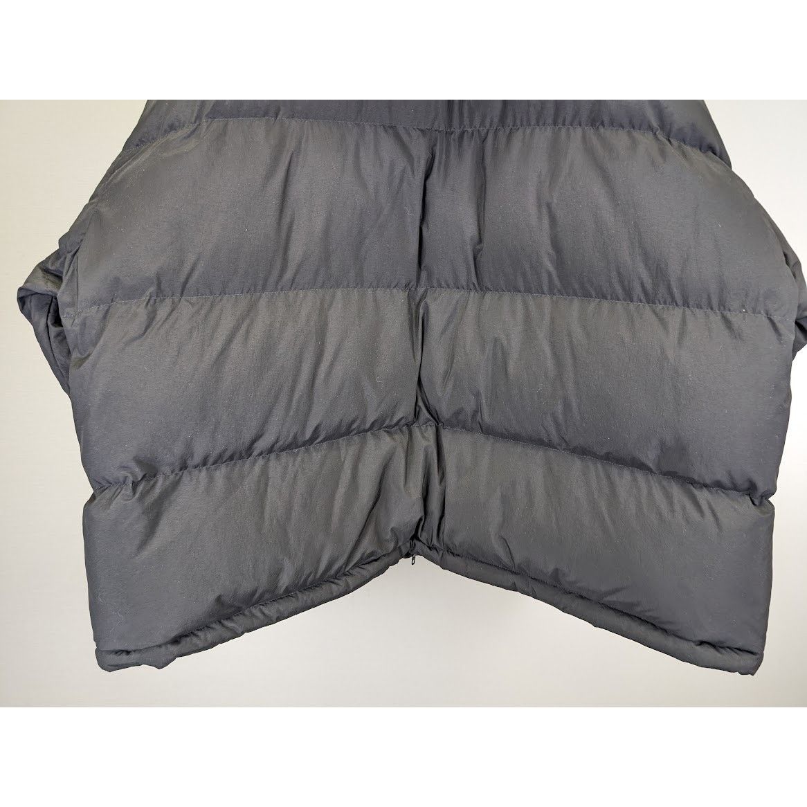 Balenciaga o1rshd1 Sporty B Down Puffer Jacket in Black Size US M / EU 48-50 / 2 - 15 Thumbnail