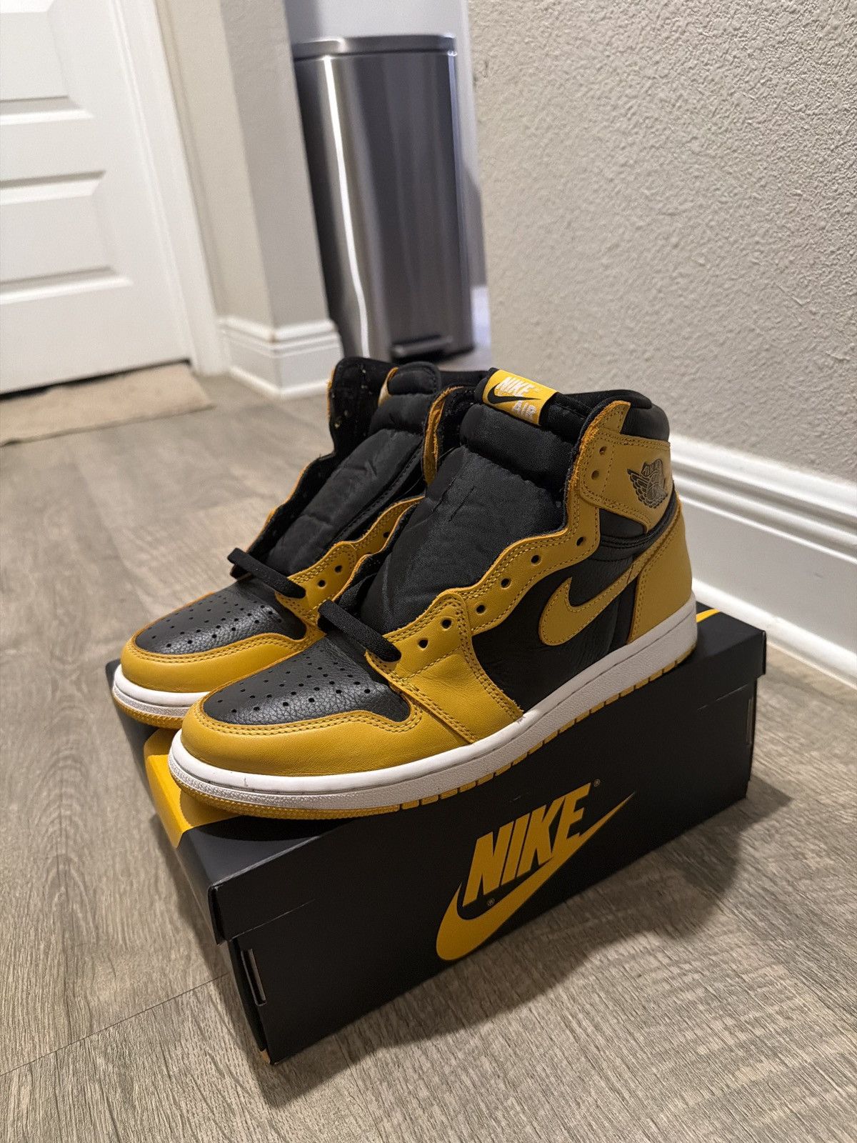 Jordan Brand Jordan 1 Retro High Size US 9.5 / EU 42-43 - 1 Thumbnail