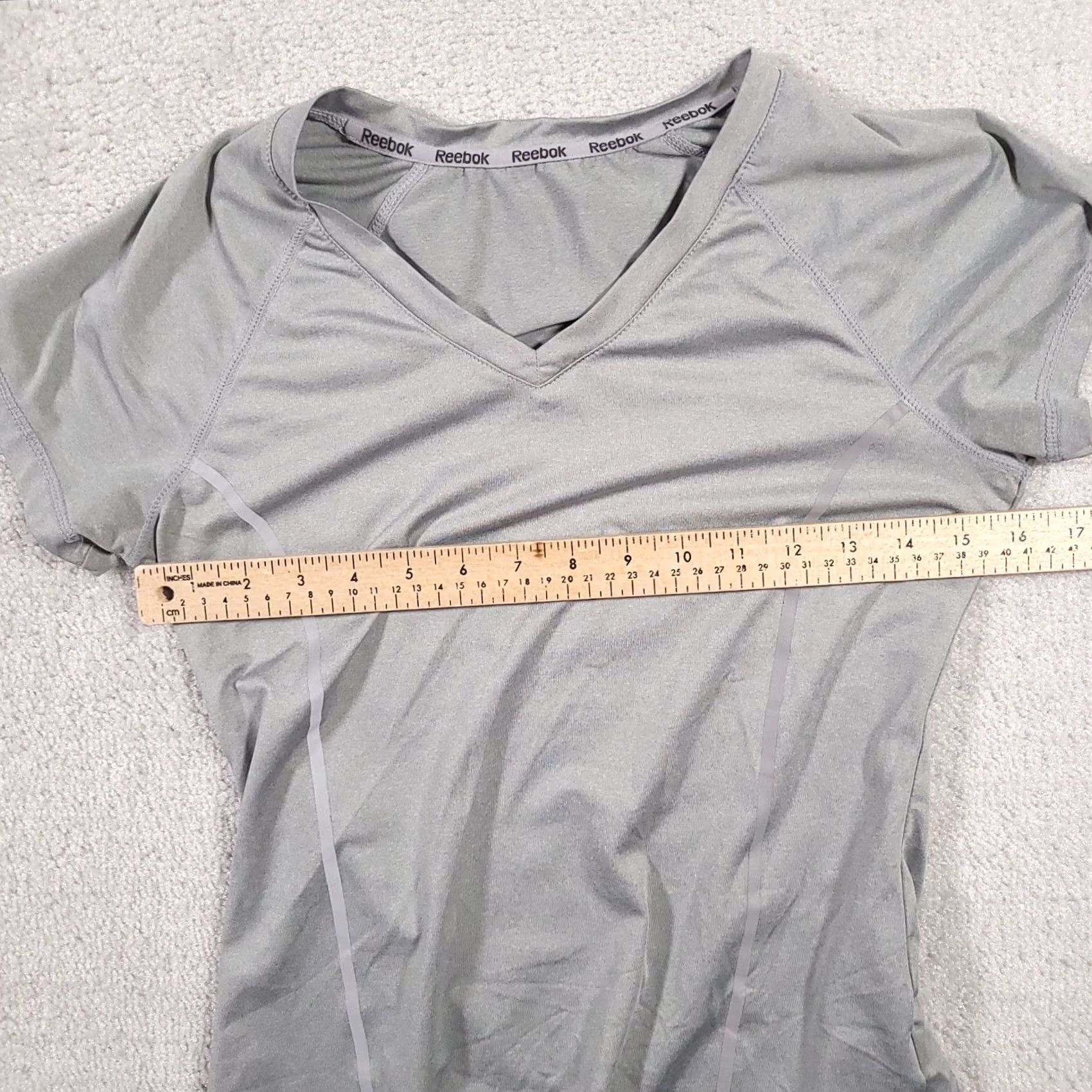 Reebok Reebok Shirt XS Gray Active Wear Running Reflective Short Sleeve Tee Women's Size XS / US 0-2 / IT 36-38 - 4 Thumbnail