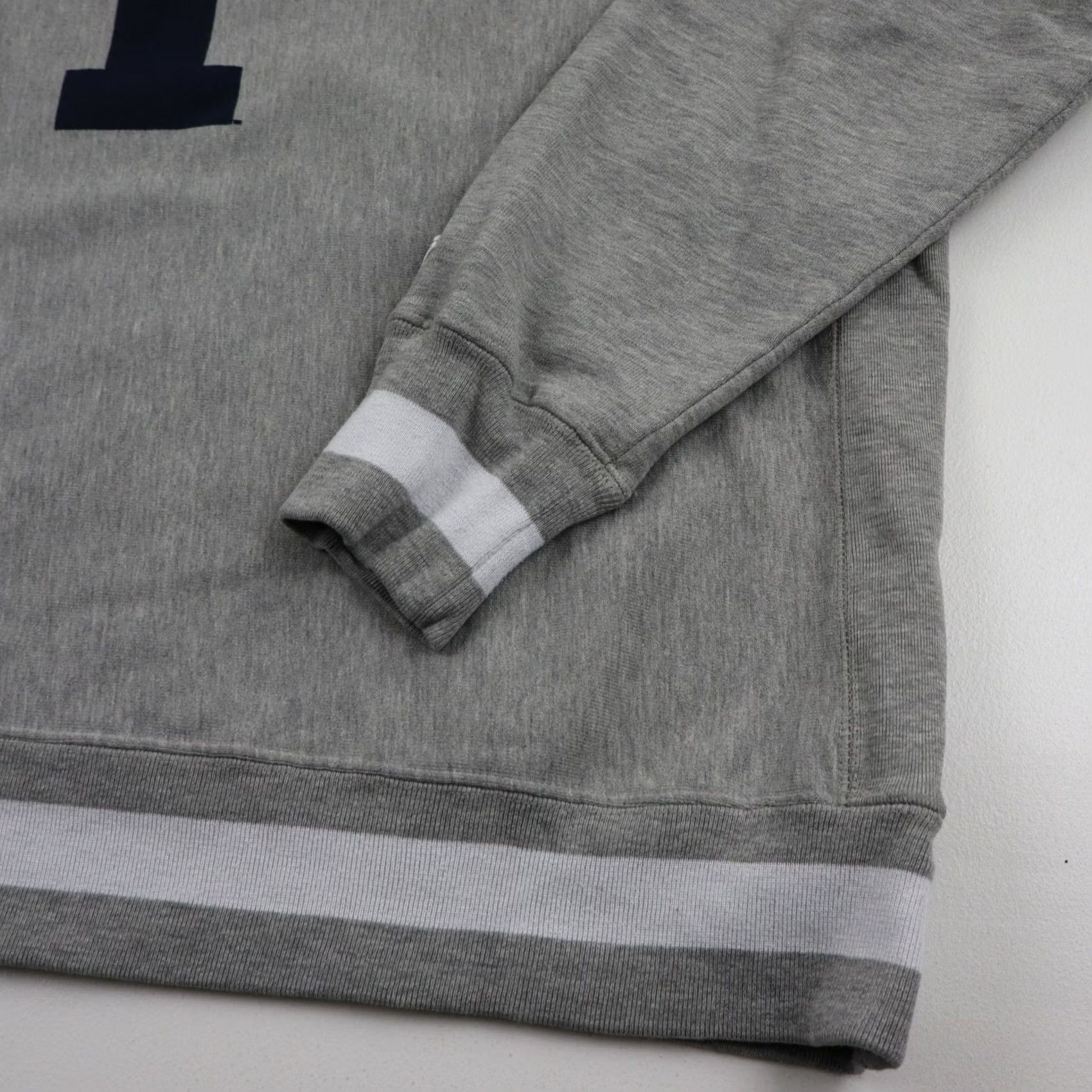 Champion VINTAGE Champion Illinois Sweatshirt Mens 2XL Gray Heavyweight Pullover Crewneck Graphic Print Illini 90s 80s Sweatshirt Size US XXL / EU 58 / 5 - 6 Thumbnail