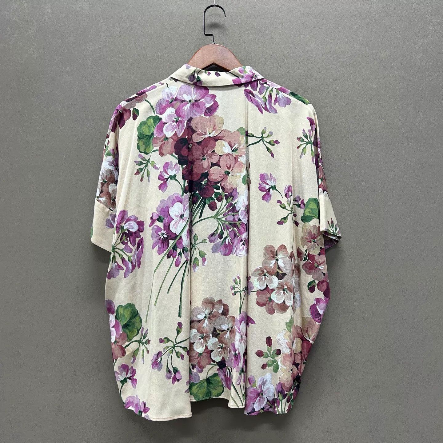 Gucci Gucci white silk full floral shirt NWT size 40 Size S / US 4 / IT 40 - 2 Thumbnail