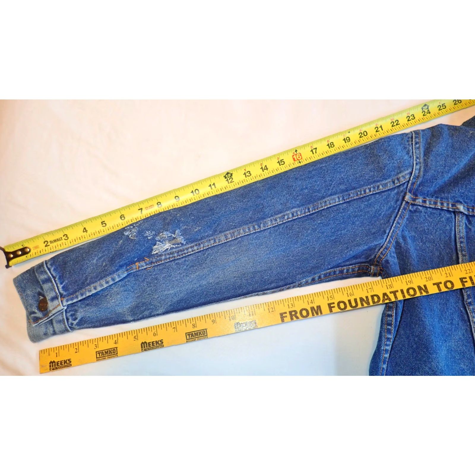 Levi's VINTAGE Levi's Women's Trucker Jacket Adult S Blue Distressed Denim 80s Retro Western Steampunk USA Size S / US 4 / IT 40 - 7 Thumbnail
