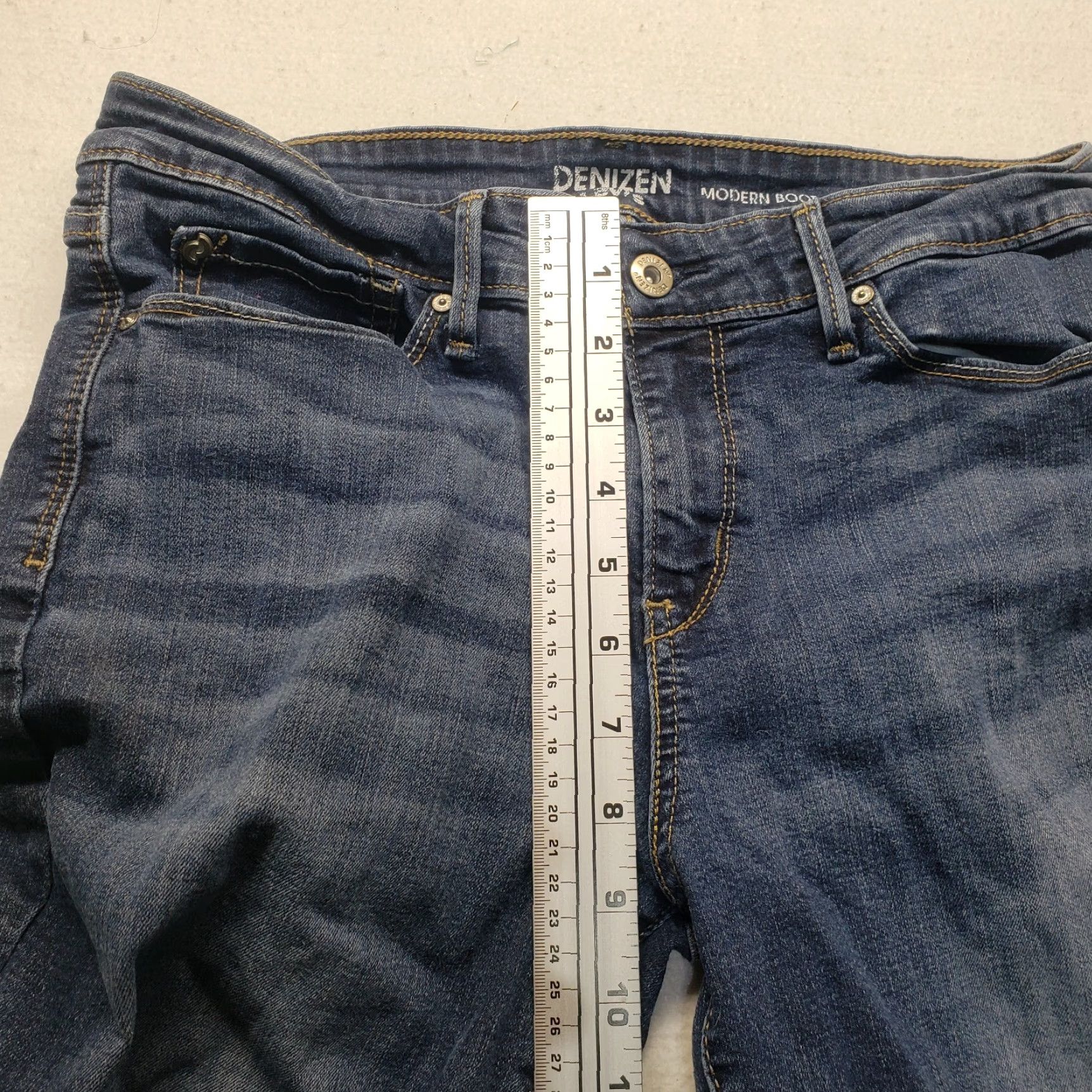 Levi's Levi's Jeans CapriMidRise Dark Wash Denim Stretch Jeans Women's 6 Capris Levi's Jeans Capri Mid Rise Dark Wash Women 6 Size 28" / US 6 / IT 42 - 6 Thumbnail