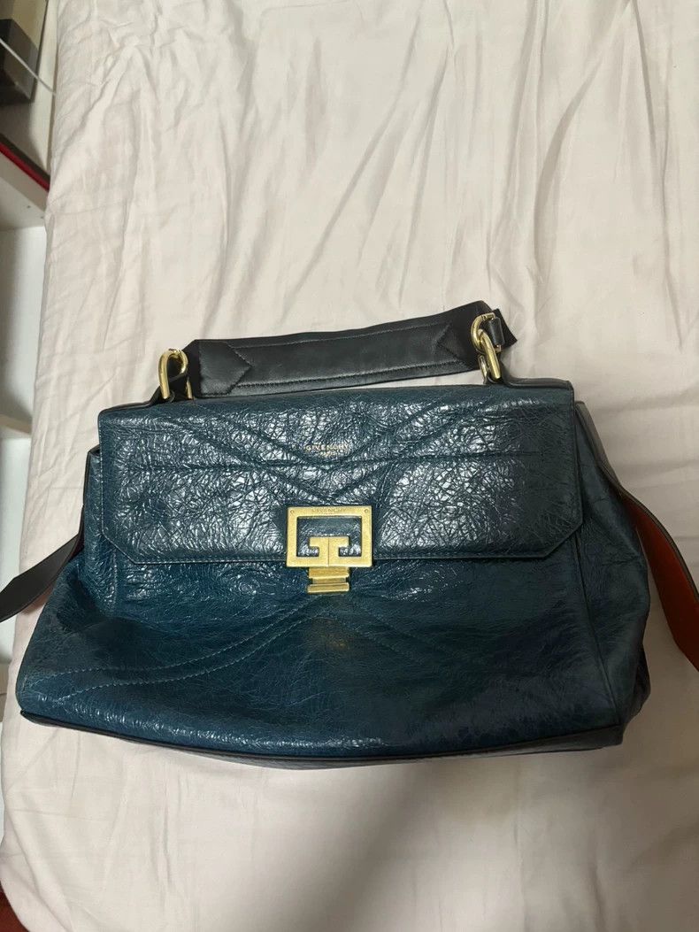 Givenchy Givenchy Shoulder bag with missing strap, minor signs of u Size ONE SIZE - 1 Thumbnail