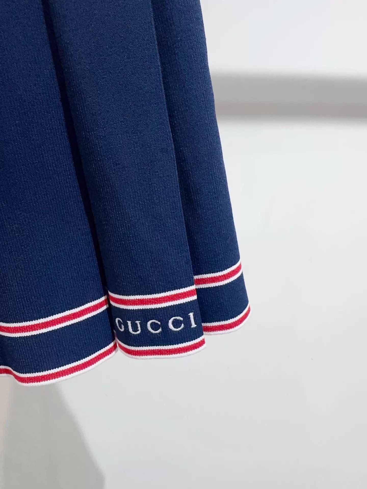 Gucci Gucci Navy Blue Pleated Skirt XS 35 Size 25" / US 0 / IT 36 - 2 Thumbnail