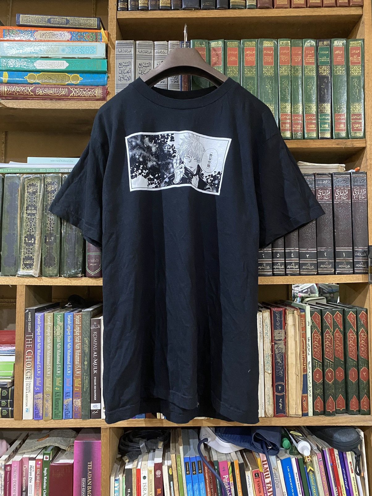 Anime Jujutsu Kaisen Limited Edition Gojo Anime Manga T-shirt Size US L / EU 52-54 / 3 - 2 Thumbnail