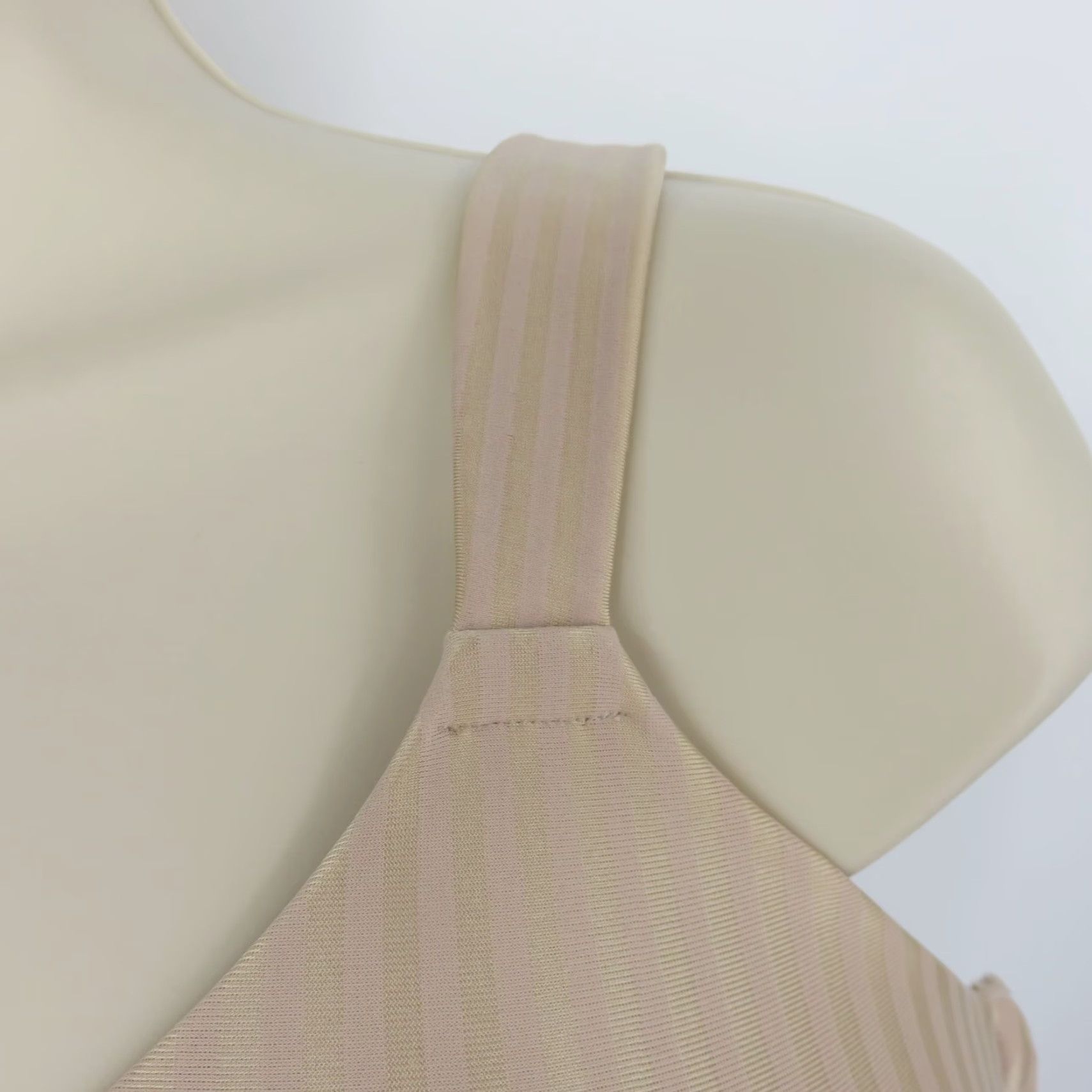 Vintage Playtex Bra 42DDD 4747 Smoothing Underwire Beige Striped Lined T-Shirt Bra Womens Plus 42D DDD; Underwire, Lined, Stretch Nylon Blend, Secrets Size ONE SIZE - 4 Thumbnail