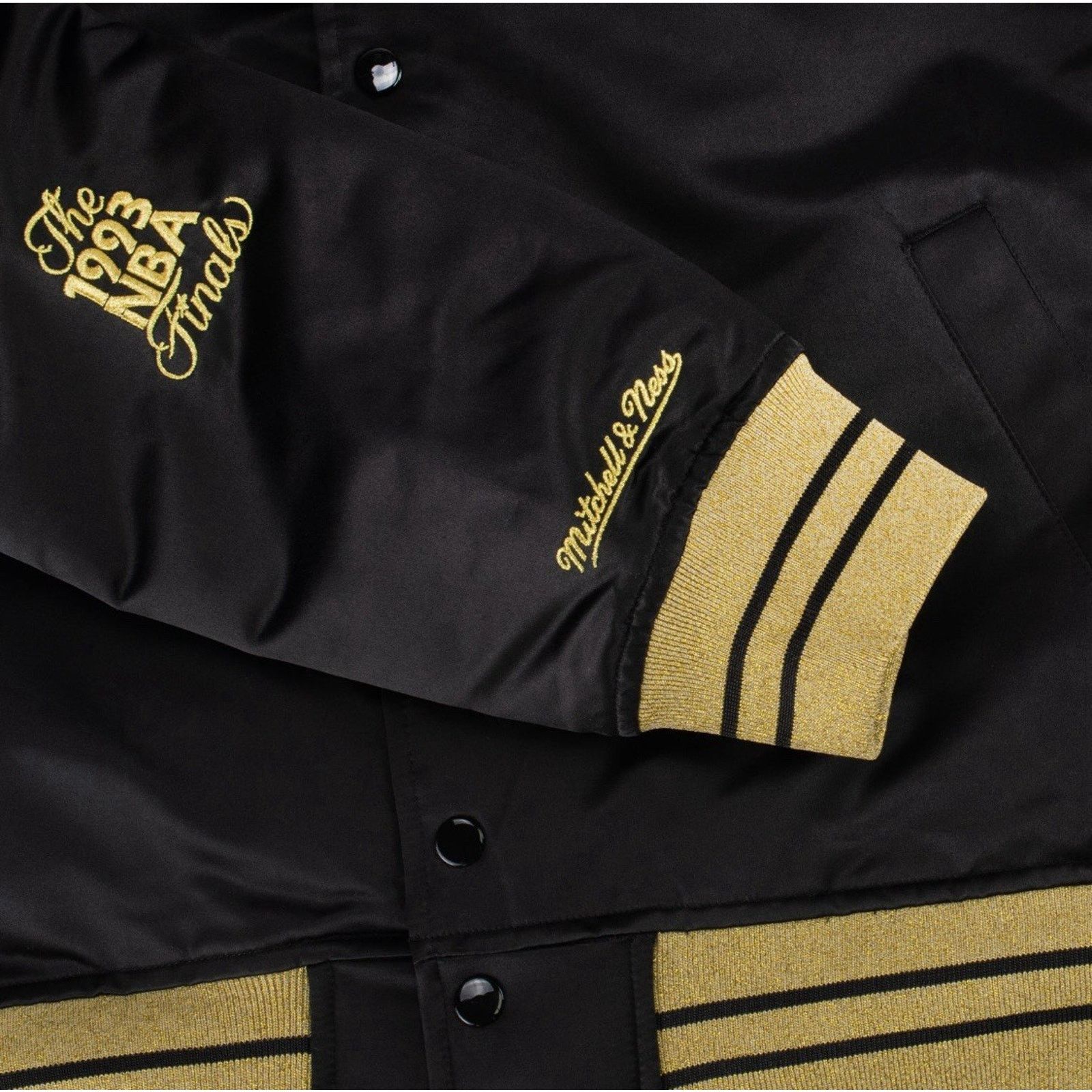 Mitchell & Ness Mitchell Ness Authentic Chicago Bulls MVP Champions Jacket Size US XXL / EU 58 / 5 - 7 Thumbnail