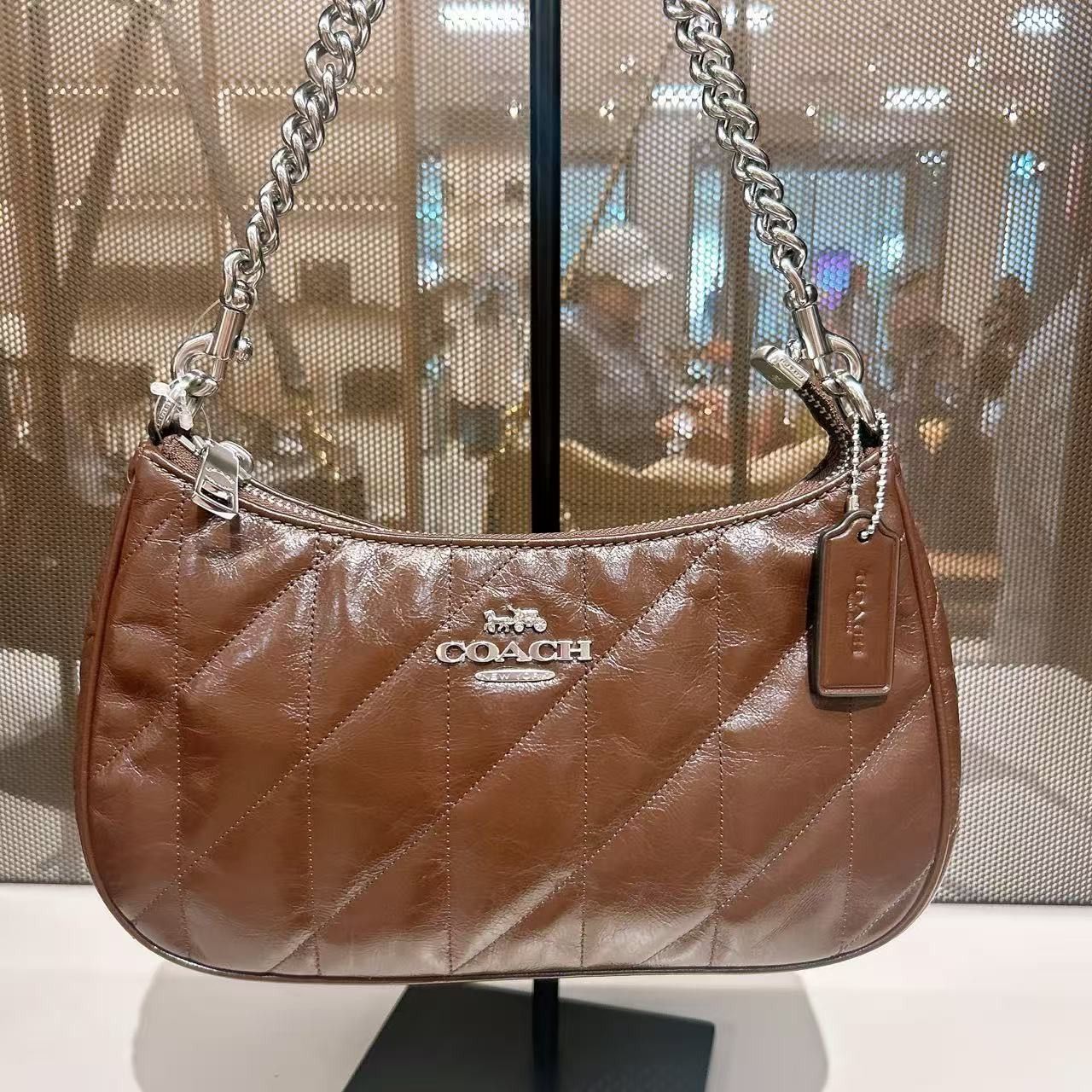 Coach NWT Coach Teri Shoulder Bag With Quilting CDY83 Size ONE SIZE - 2 Thumbnail