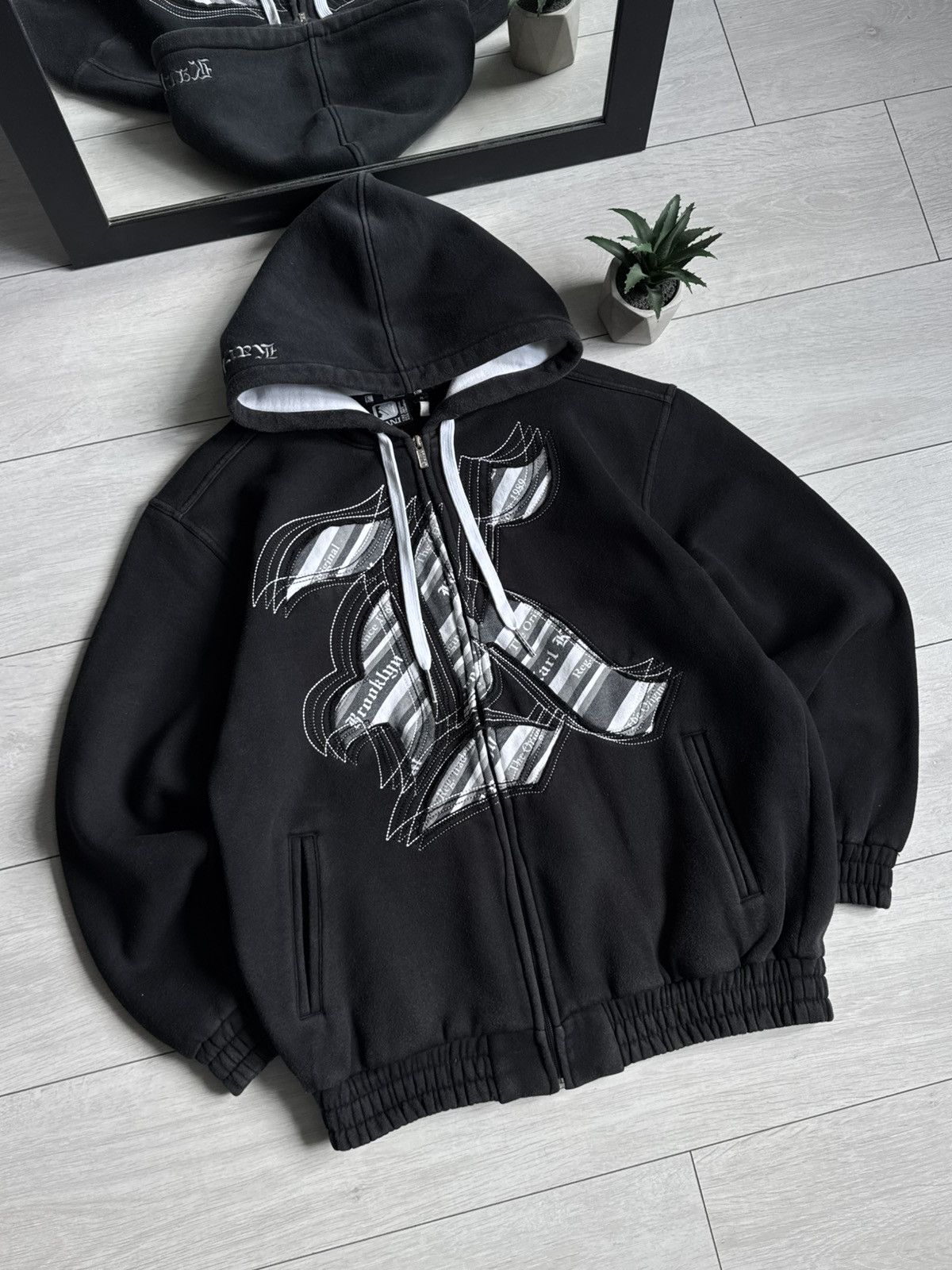Karl Kani Vintage Karl Kani Y2K Big Logo Zip Hoodie Jacket Size US M / EU 48-50 / 2 - 2 Thumbnail