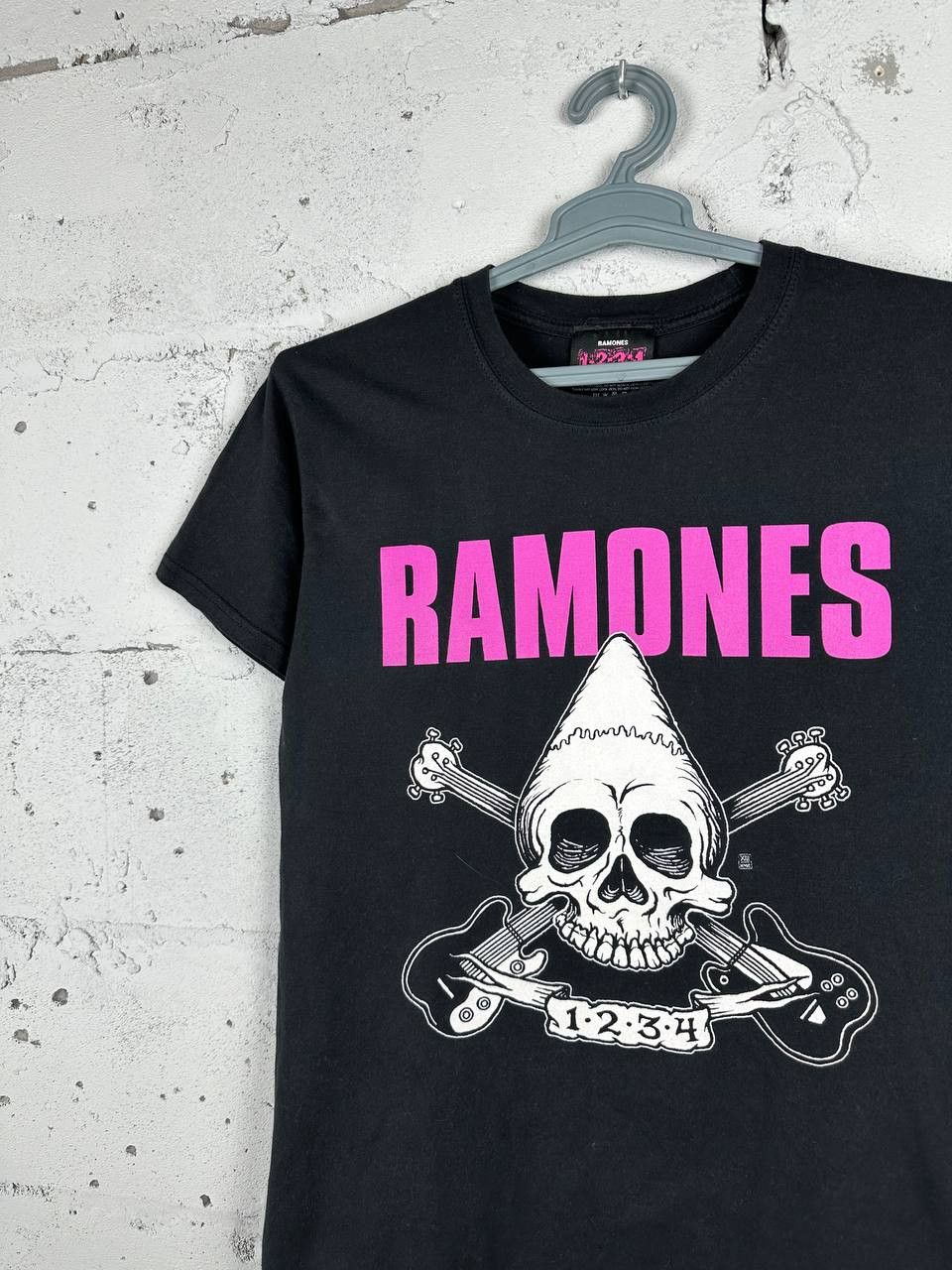 Band Tees × Vintage Vintage Ramones Gabba Gabba Hey Back T Shirt Balck Size M Size US M / EU 48-50 / 2 - 5 Thumbnail