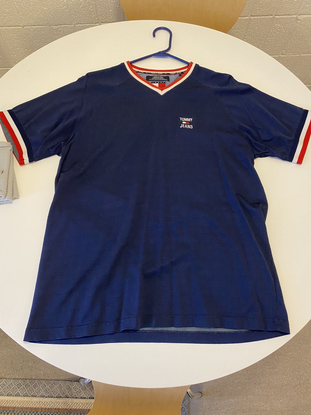 Tommy Hilfiger × Tommy Jeans × Vintage Navy Tommy Jeans V-neck Jersey Size US L / EU 52-54 / 3 - 1 Thumbnail