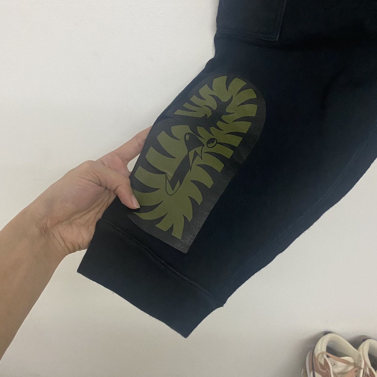 Bape × Undefeated Bape x Undefeated Shark Sweat Pants Size US 32 / EU 48 - 14 Thumbnail
