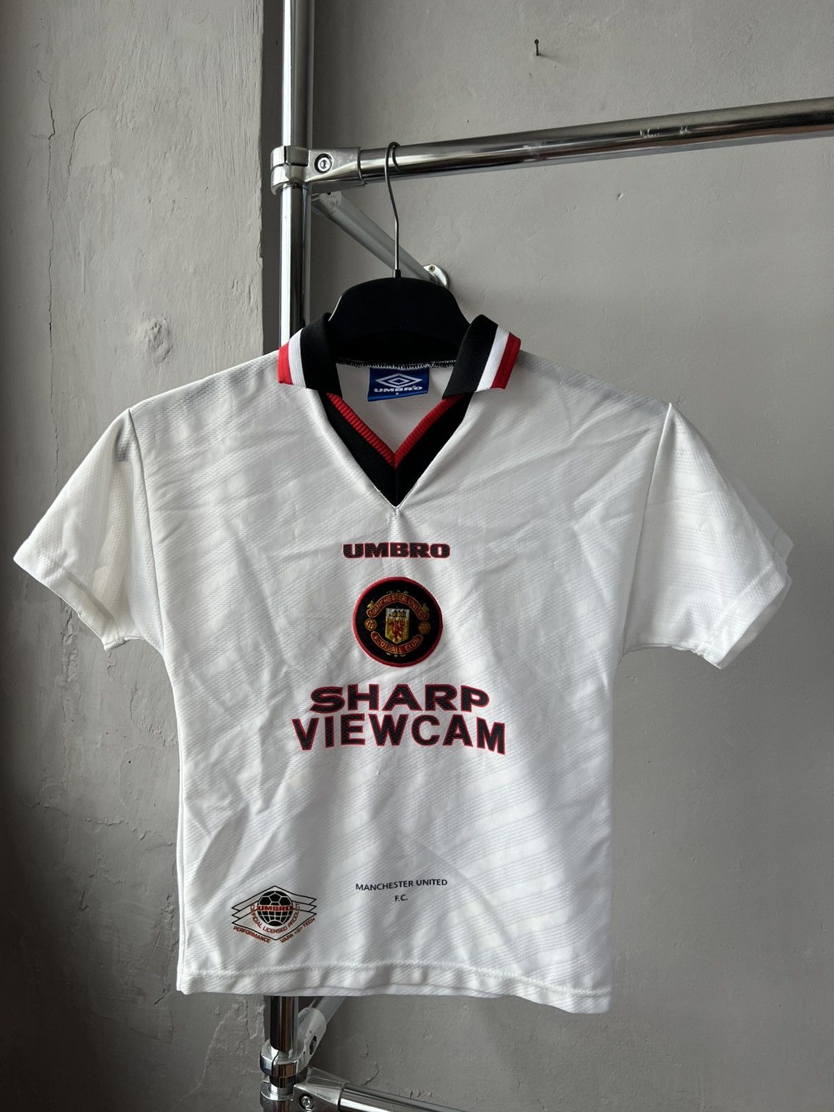 Umbro 1996/97 MANCHESTER UNITED AWAY SOCCER JERSEY SHIRT SIZE BOYS Size US XXS / EU 40 - 2 Thumbnail