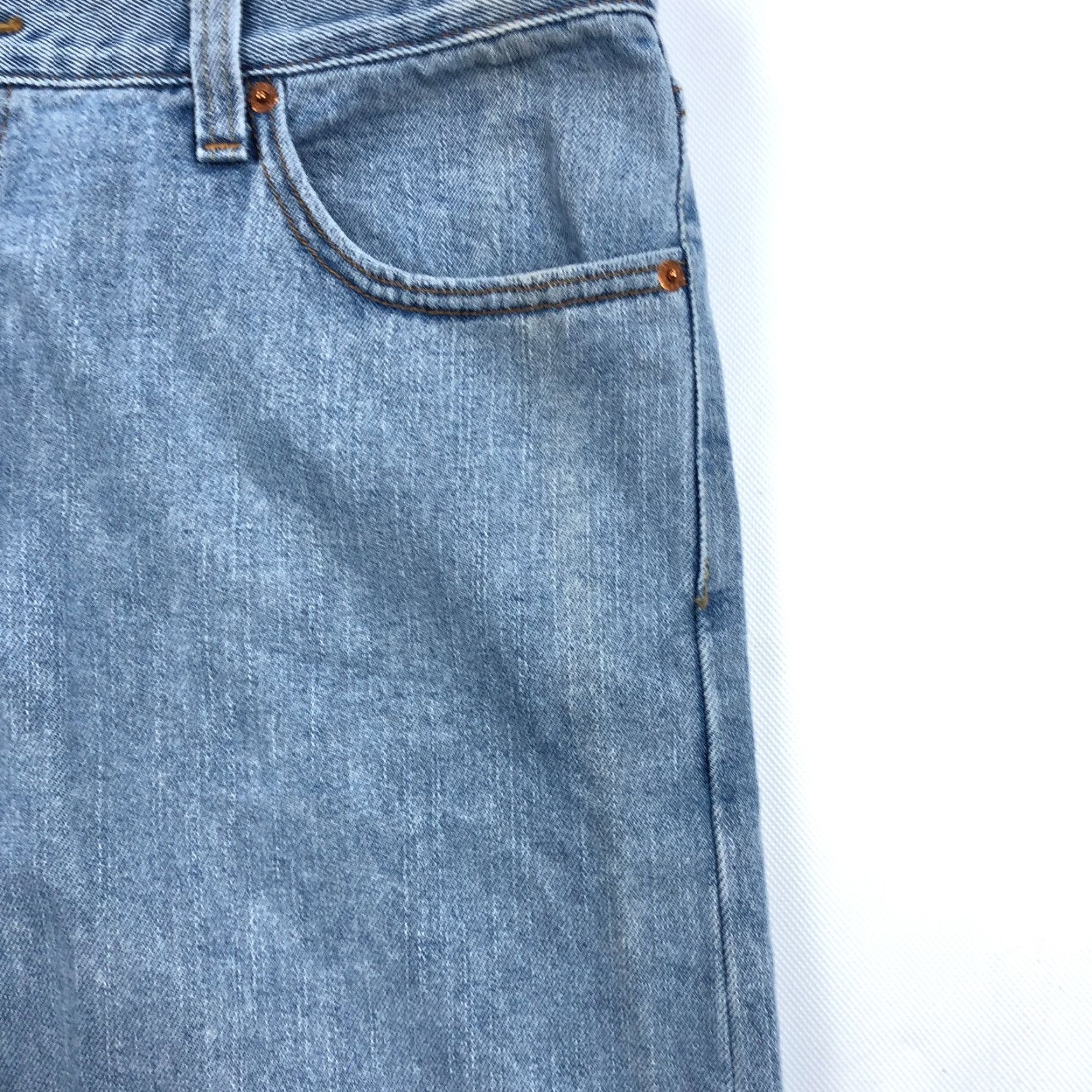 Levi's VINTAGE Levi's Jeans Mens 36x34 Straight Light Wash 505 Blue Denim Pants Y2K NOS Regular Waist 36 Mens Rocker USA 5-Pocket Denim Jeans Size US 36 / EU 52 - 7 Thumbnail