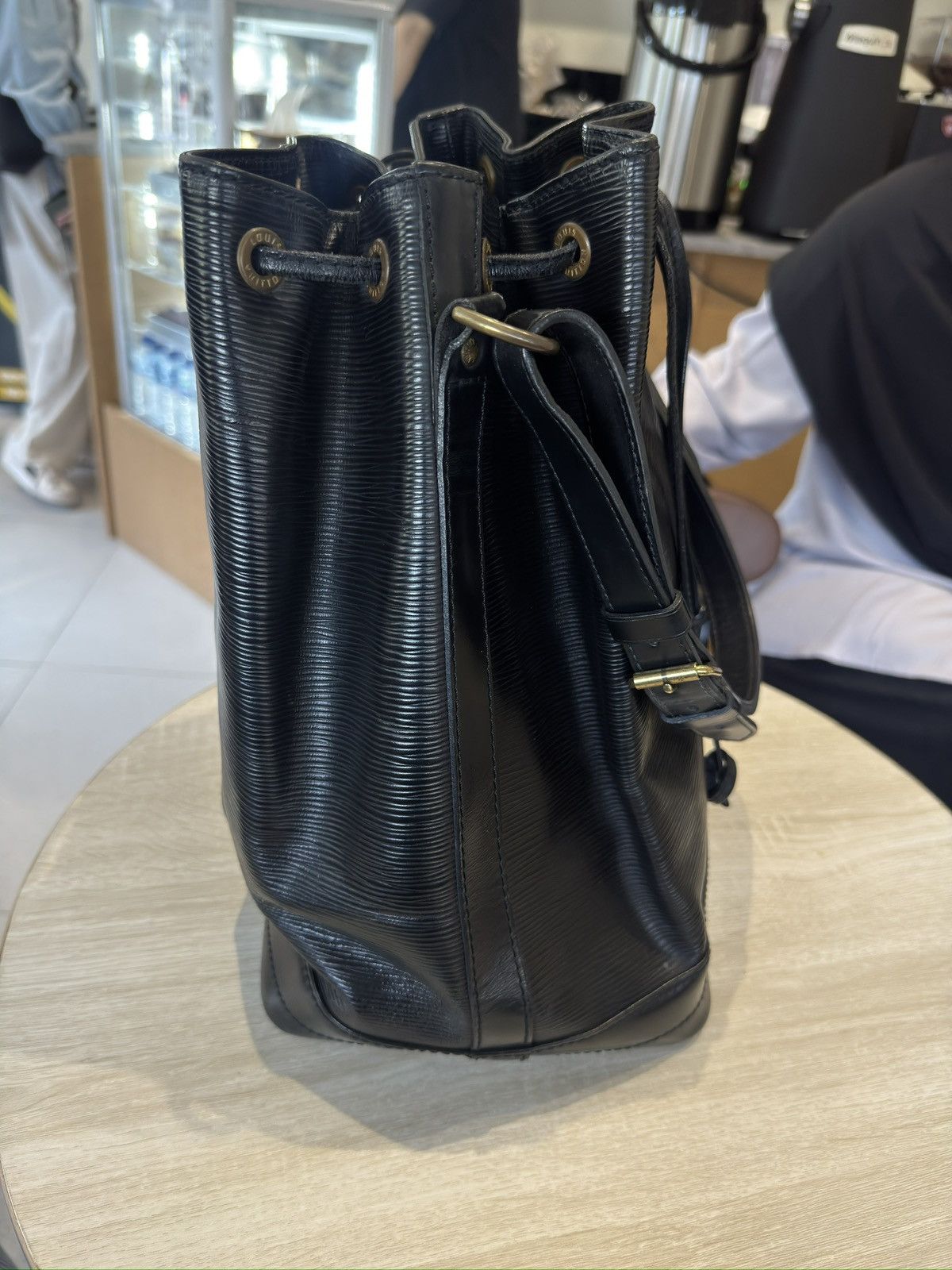 Louis Vuitton Louis Vuitton Vintage Epi Noe GM Bucket Bag Size ONE SIZE - 5 Thumbnail