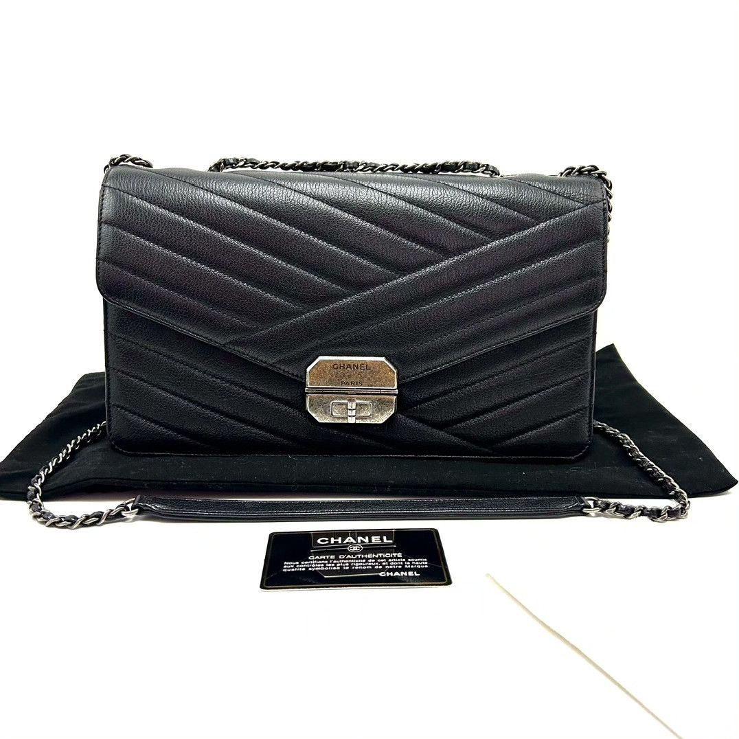 Chanel Pre-loved Bag Very good condition Size ONE SIZE - 1 Thumbnail